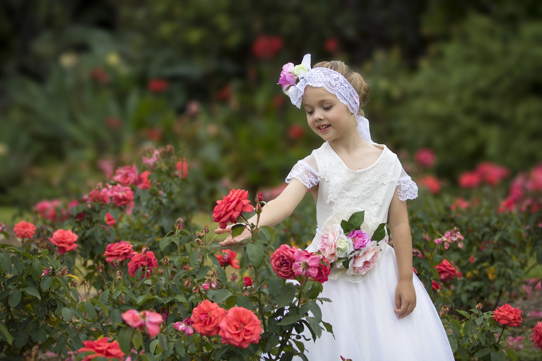 Canon EOS 750D (EOS Rebel T6i / EOS Kiss X8i) sample photo. Flower girl dress photography