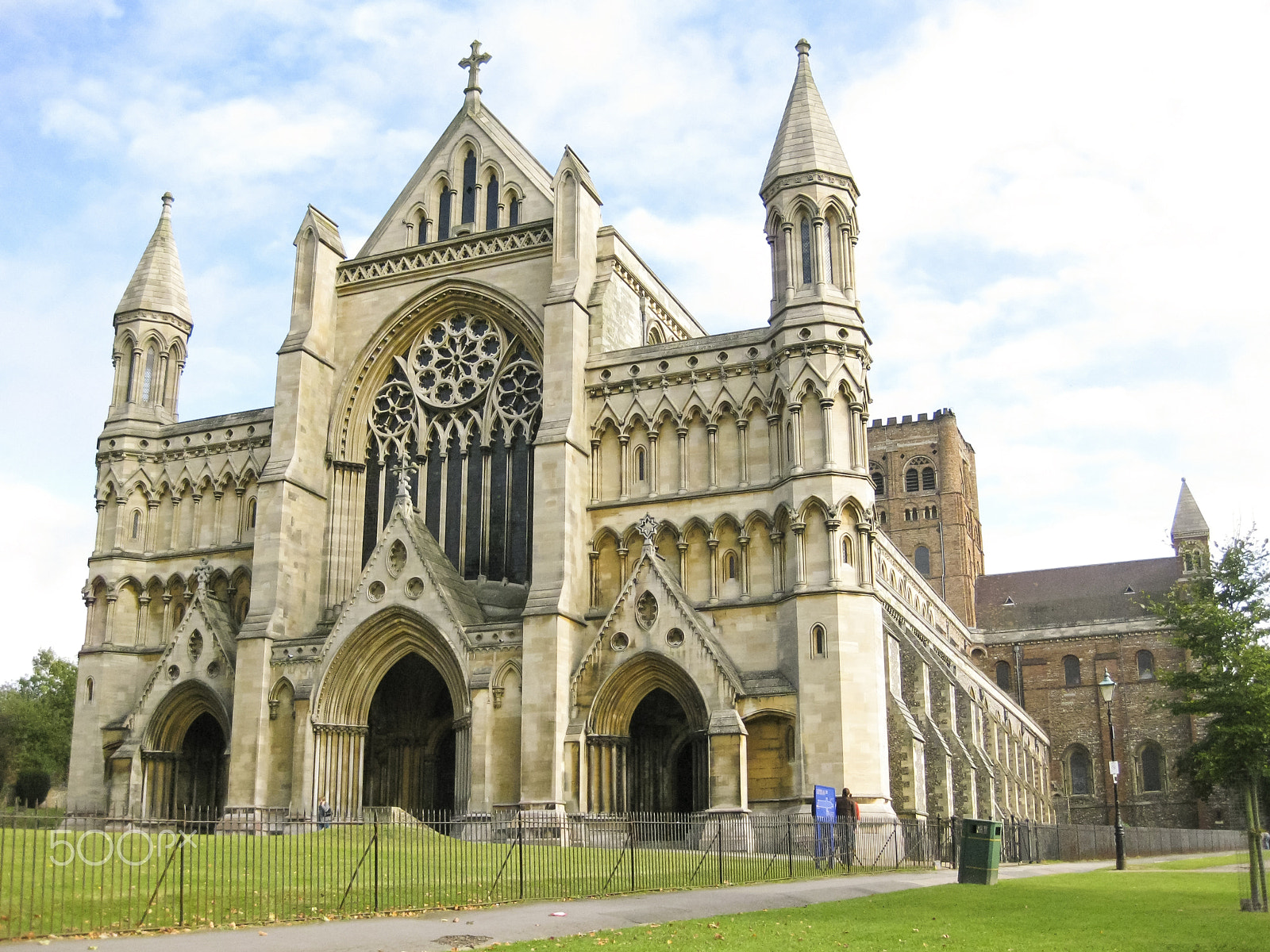 Canon PowerShot SD770 IS (Digital IXUS 85 IS / IXY Digital 25 IS) sample photo. St albans cathedral herfordshire uk photography