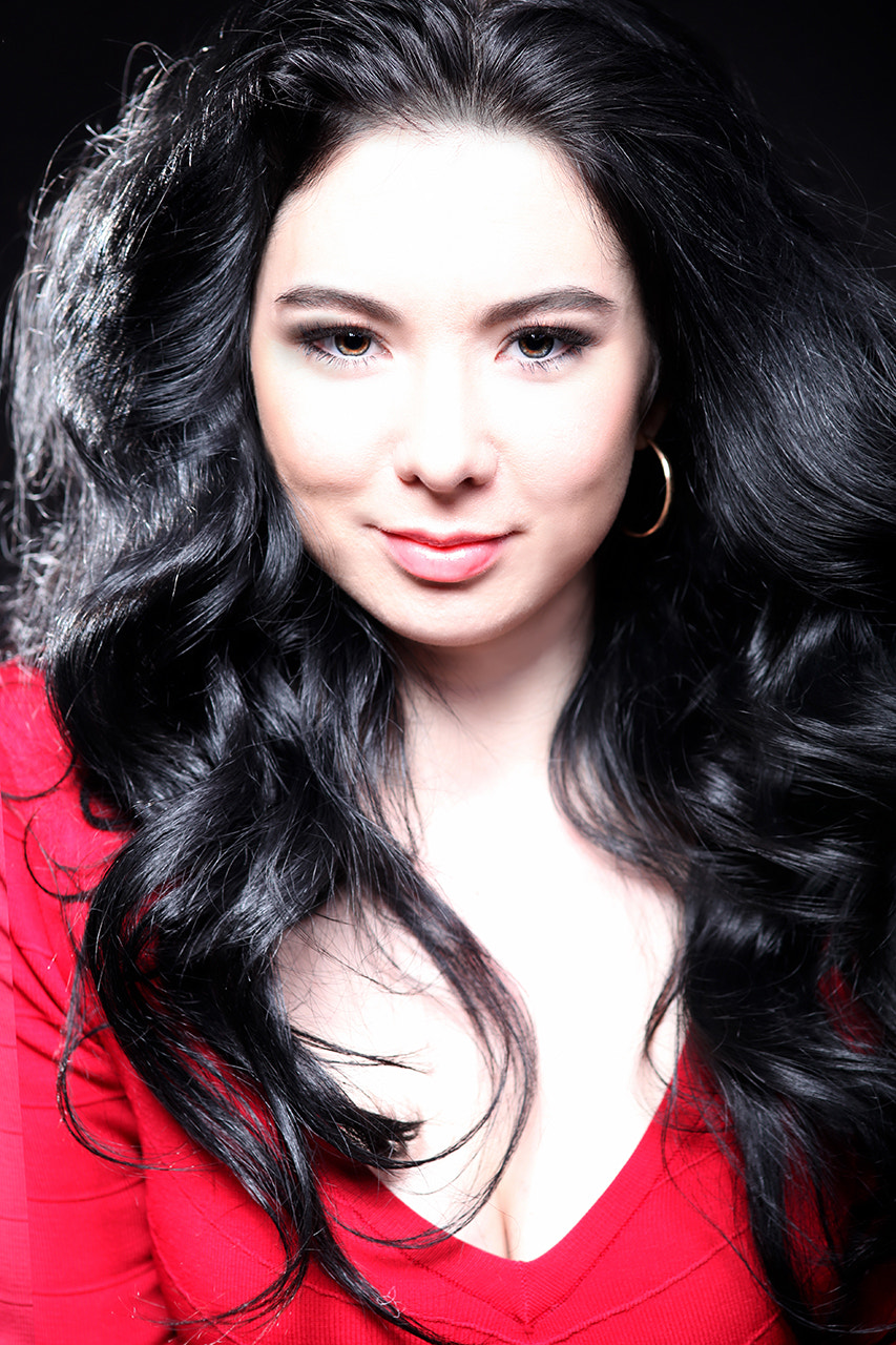 Sigma 85mm F1.4 EX DG HSM sample photo. Анна (2 sources of light: portrait plate and flash as a back light) photography