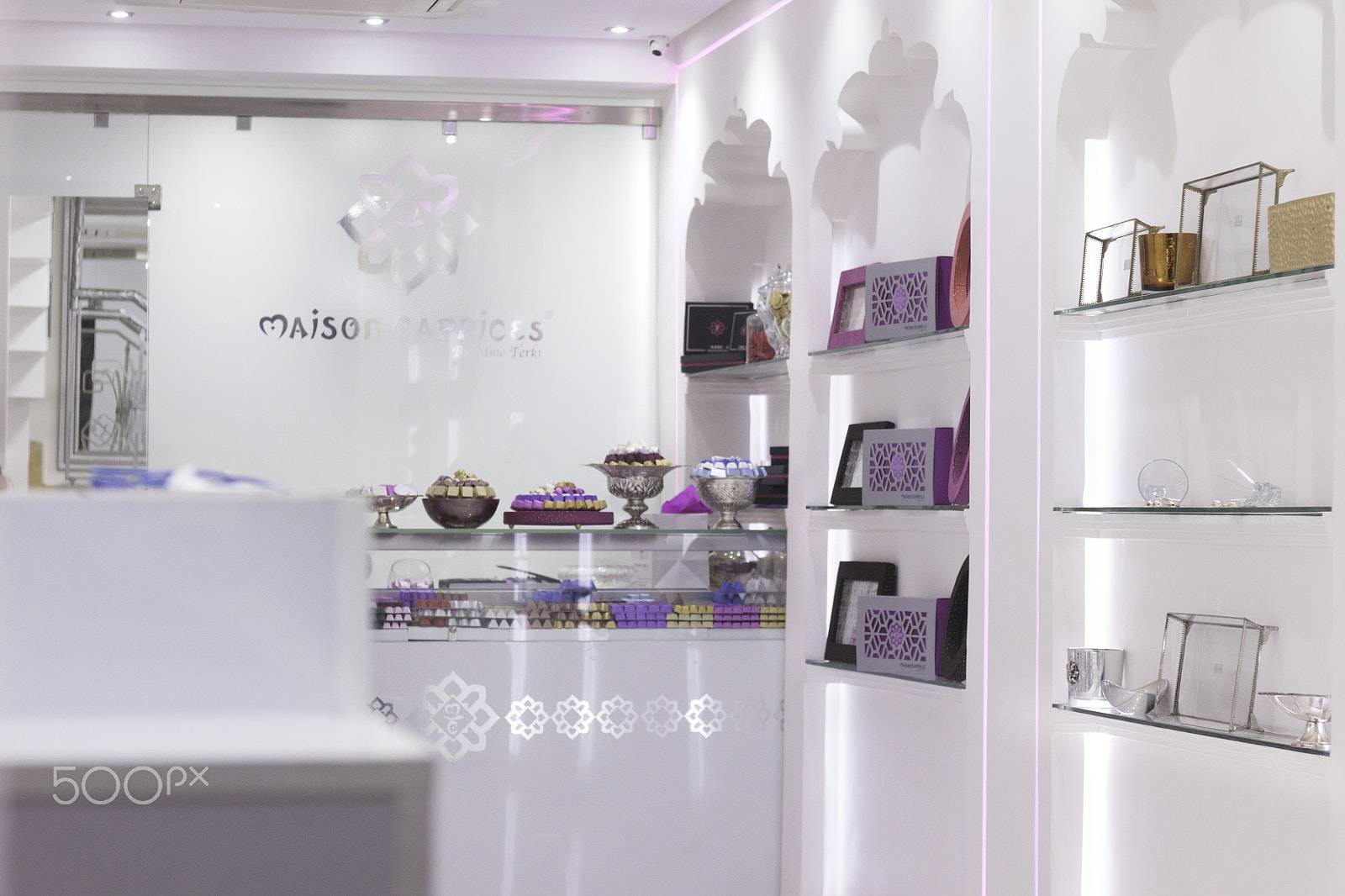 Canon EOS 500D (EOS Rebel T1i / EOS Kiss X3) sample photo. Maison caprices candies photography