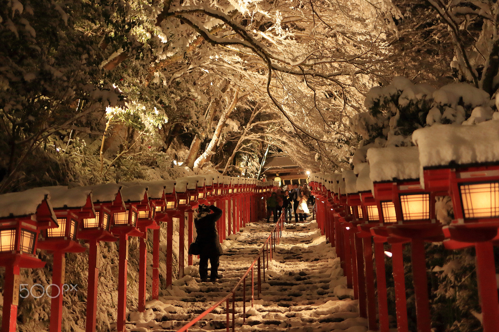 Canon EF 35mm F2 IS USM sample photo. Tunnel photography