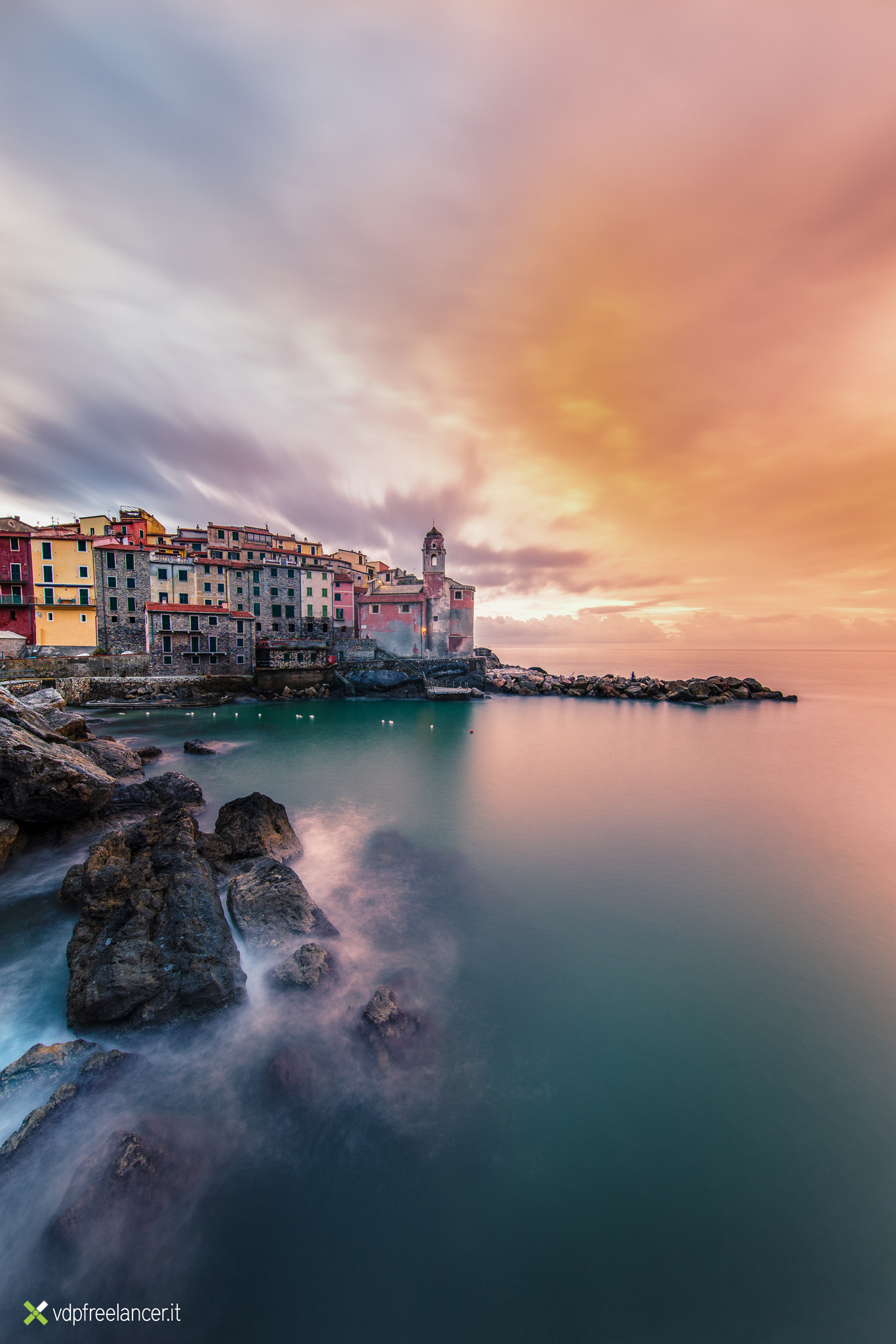 Canon EOS 5DS + Canon EF 11-24mm F4L USM sample photo. Sunset in tellaro photography