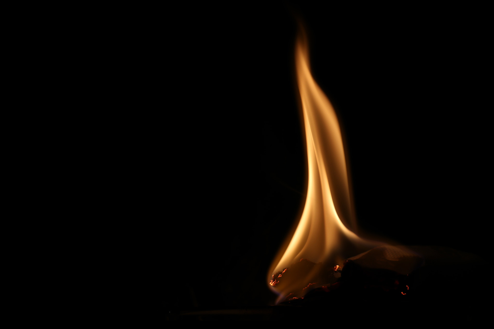 Canon EF 24-105mm F3.5-5.6 IS STM sample photo. Calm steady flame photography