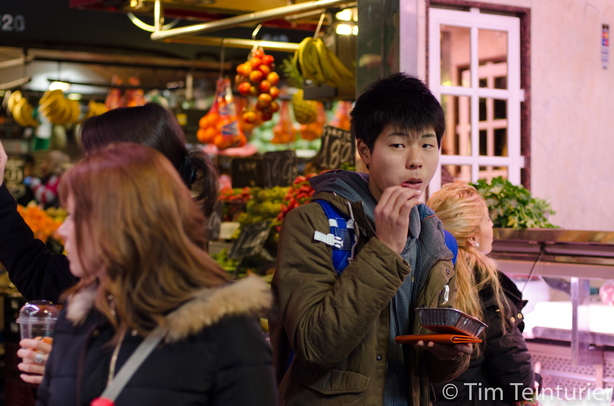 Nikon D7000 + Nikon AF Nikkor 50mm F1.4D sample photo. In the food market photography