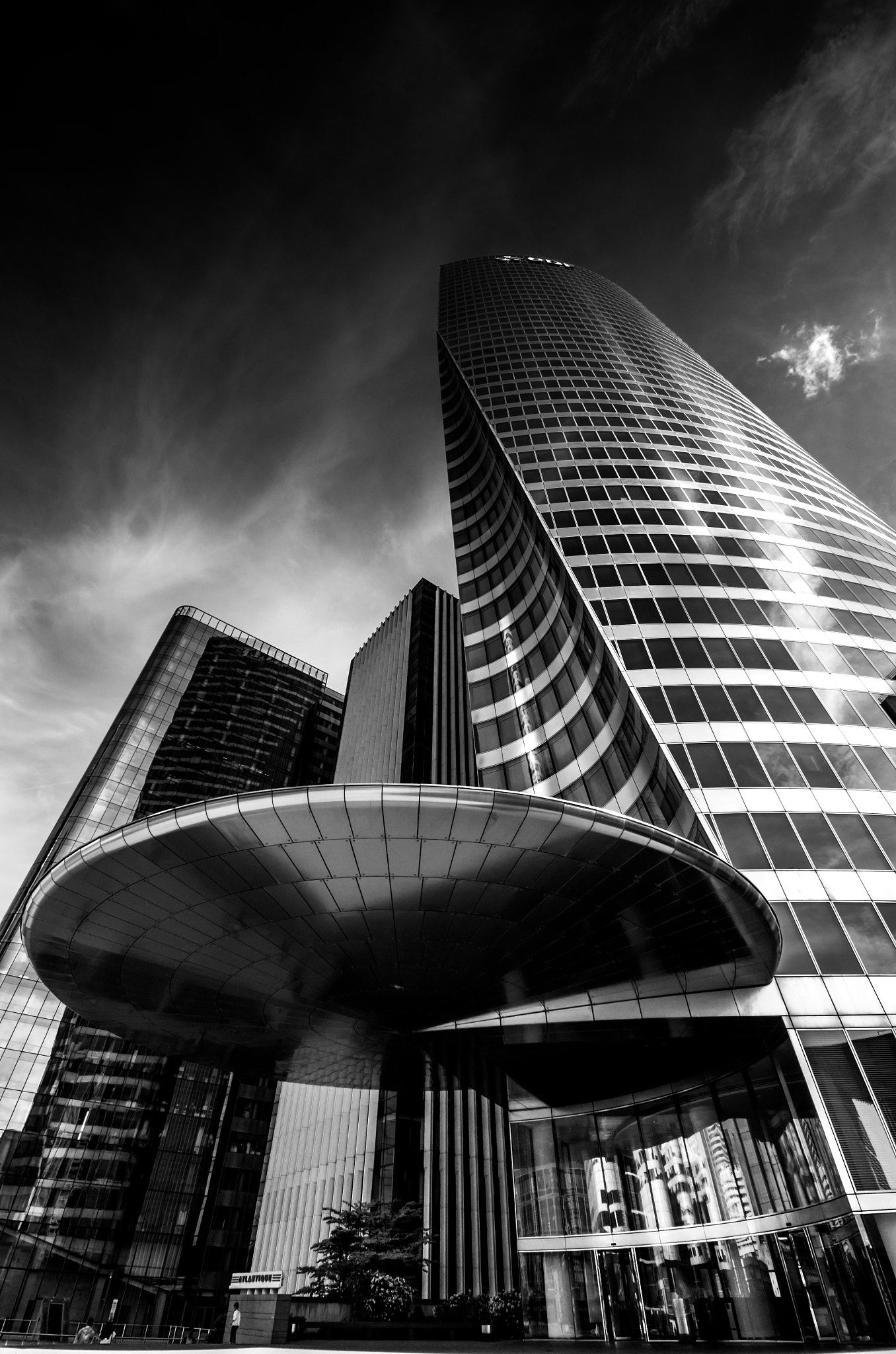 Sigma AF 10-20mm F4-5.6 EX DC sample photo. Tour edf (la défense) photography