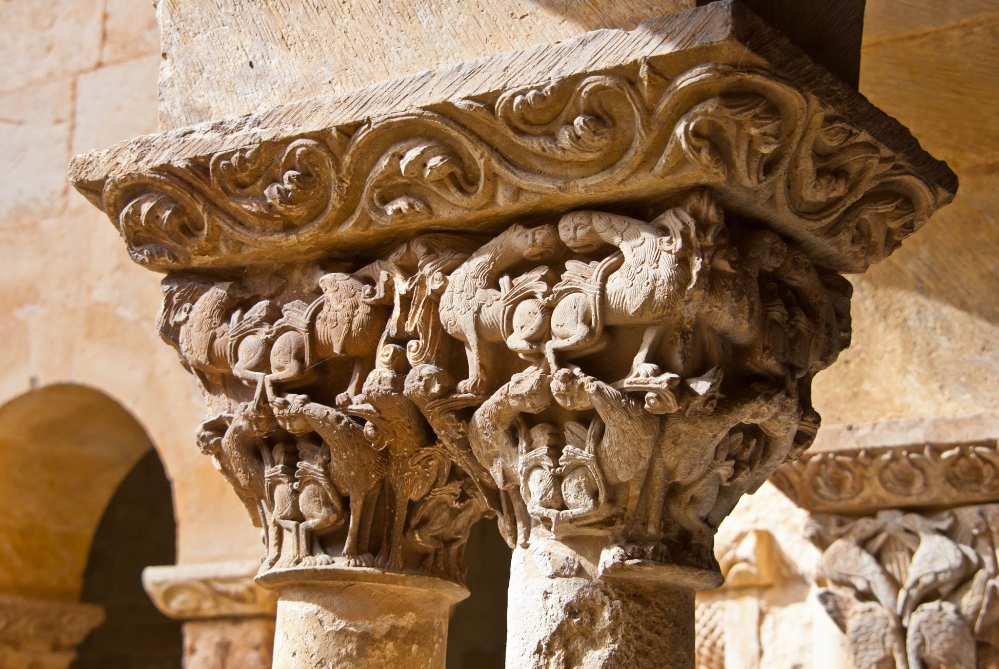Nikon D40X sample photo. Capiteles de las aves y dragones, silos 2 y 3 photography