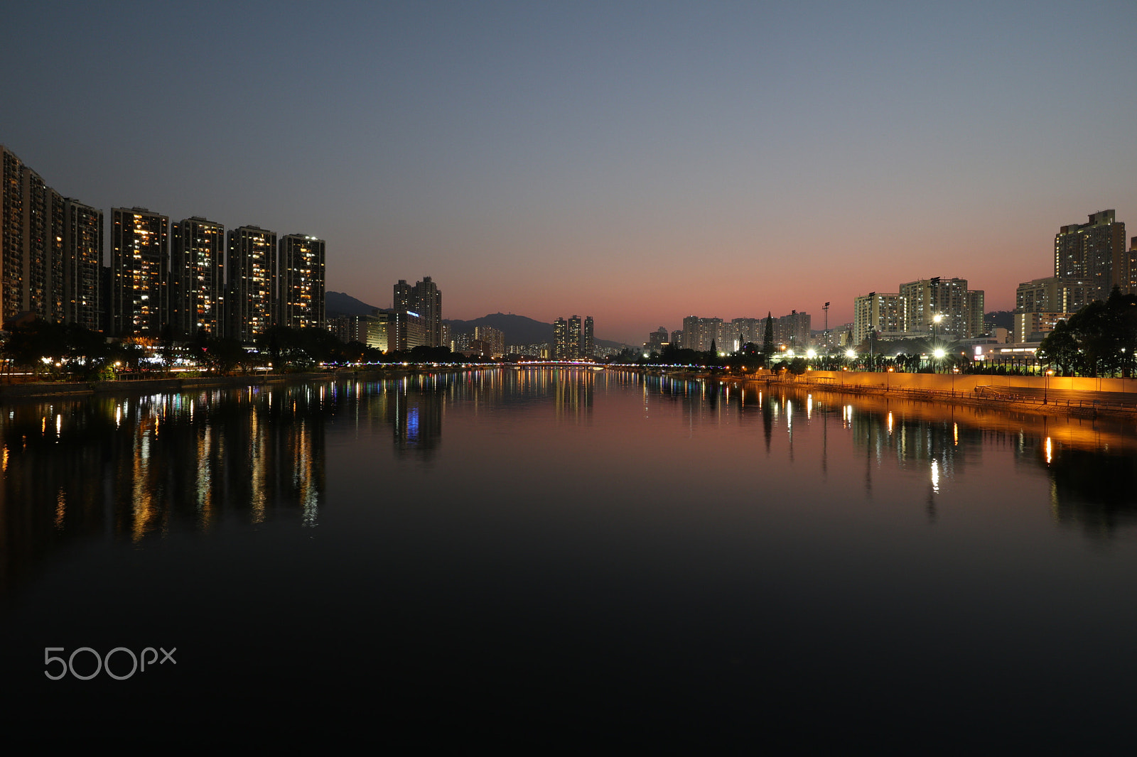 Canon EOS M5 + Canon EF-M 11-22mm F4-5.6 IS STM sample photo. Night begins photography