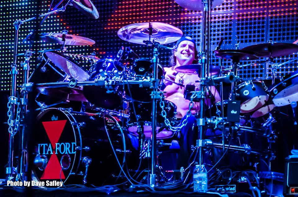 Sigma 50-150mm F2.8 EX APO DC HSM sample photo. Lita ford at yost theater santa ana ca. on november 19th, 2016 photography