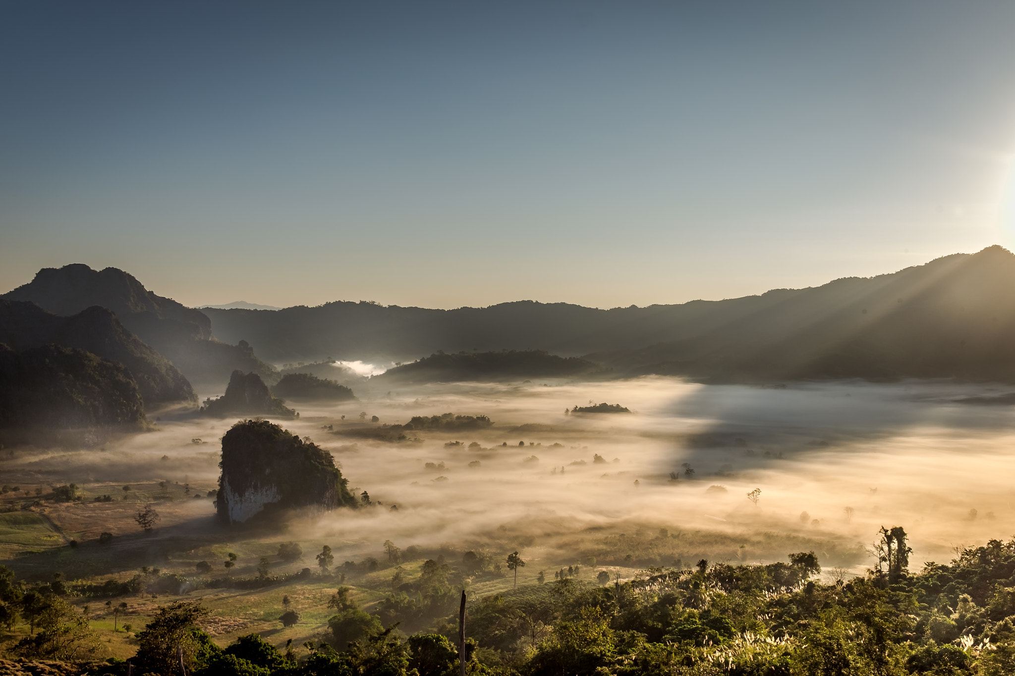Fujifilm X-T10 + Fujifilm XF 23mm F1.4 R sample photo. Another view of phu lungka in the morning. photography