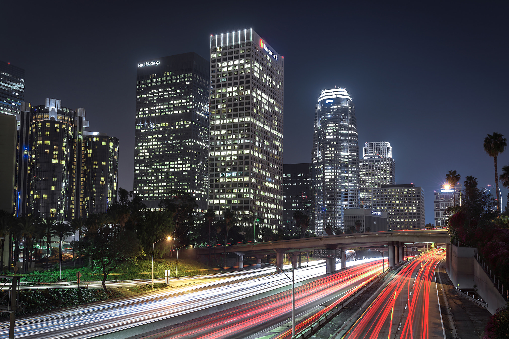Nikon AF-S Nikkor 17-35mm F2.8D ED-IF sample photo. Rush hour photography