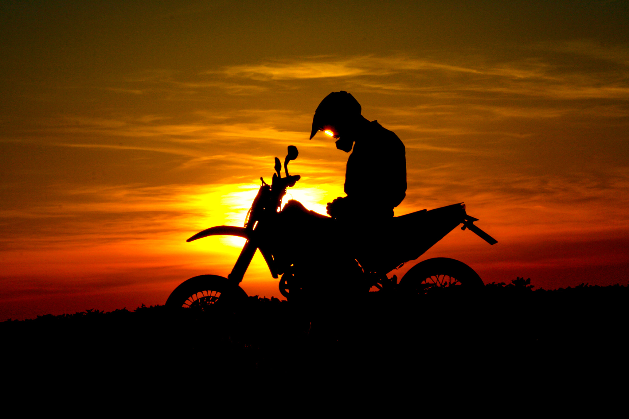 Canon EOS 1000D (EOS Digital Rebel XS / EOS Kiss F) sample photo. Sunset motocycle photography
