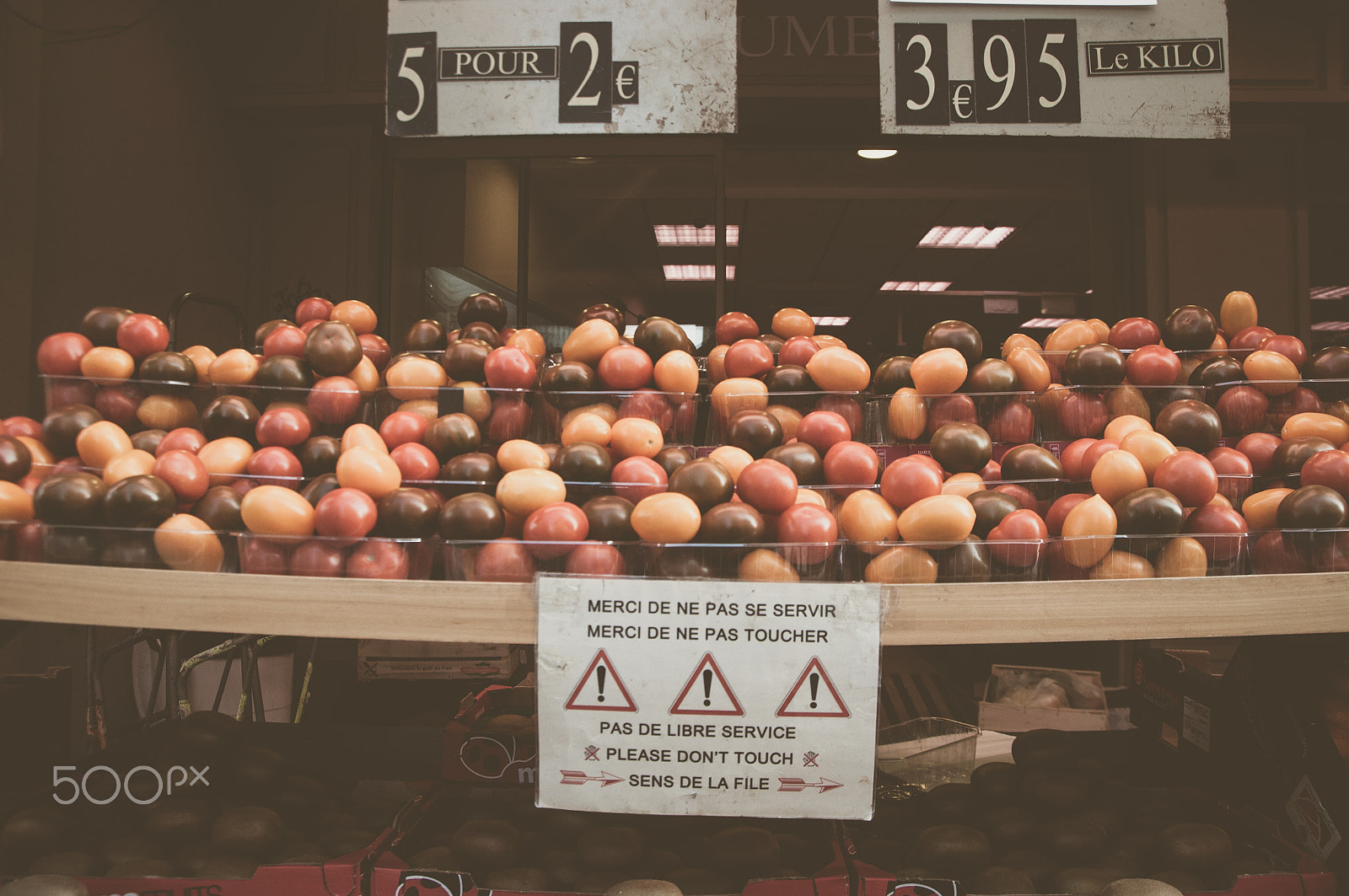 Nikon D5000 sample photo. Tomatoes on the paris street photography