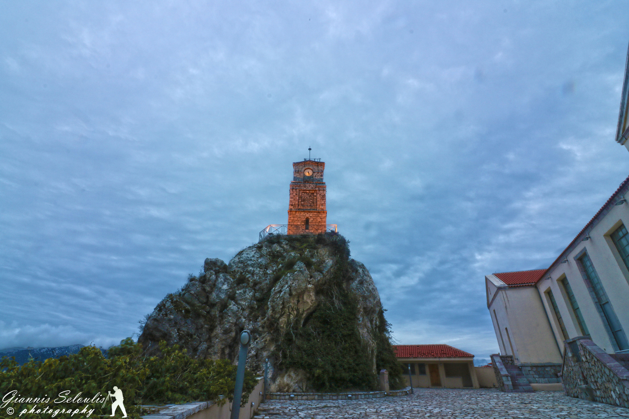Canon EOS 760D (EOS Rebel T6s / EOS 8000D) sample photo. The clock arachova photography