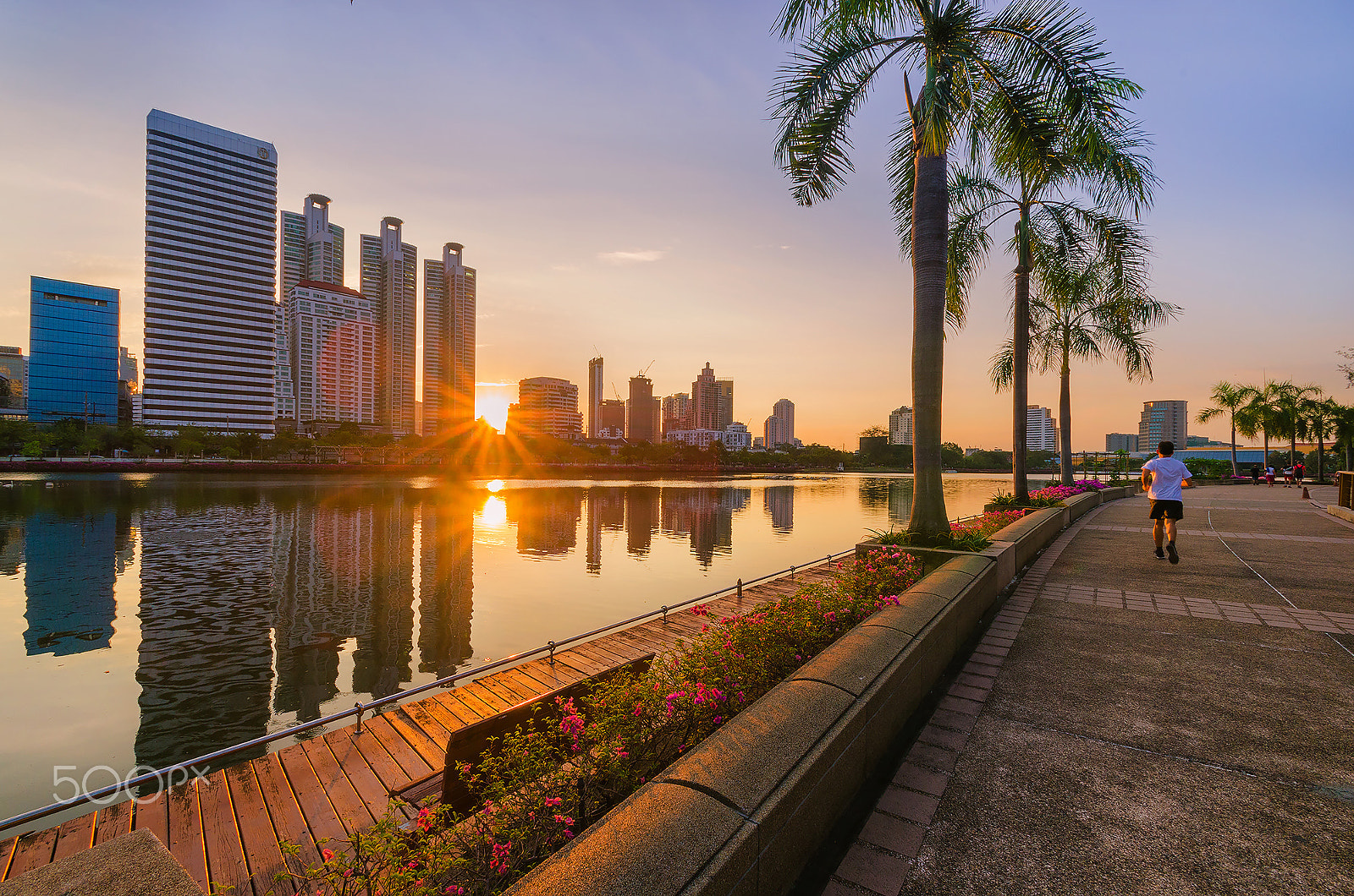 Nikon D5100 + Tamron SP AF 10-24mm F3.5-4.5 Di II LD Aspherical (IF) sample photo. Glory morning bangkok thailand. photography