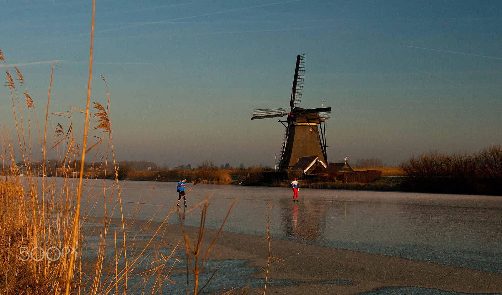 Canon EOS 400D (EOS Digital Rebel XTi / EOS Kiss Digital X) sample photo. 2 skaters and a windmill photography
