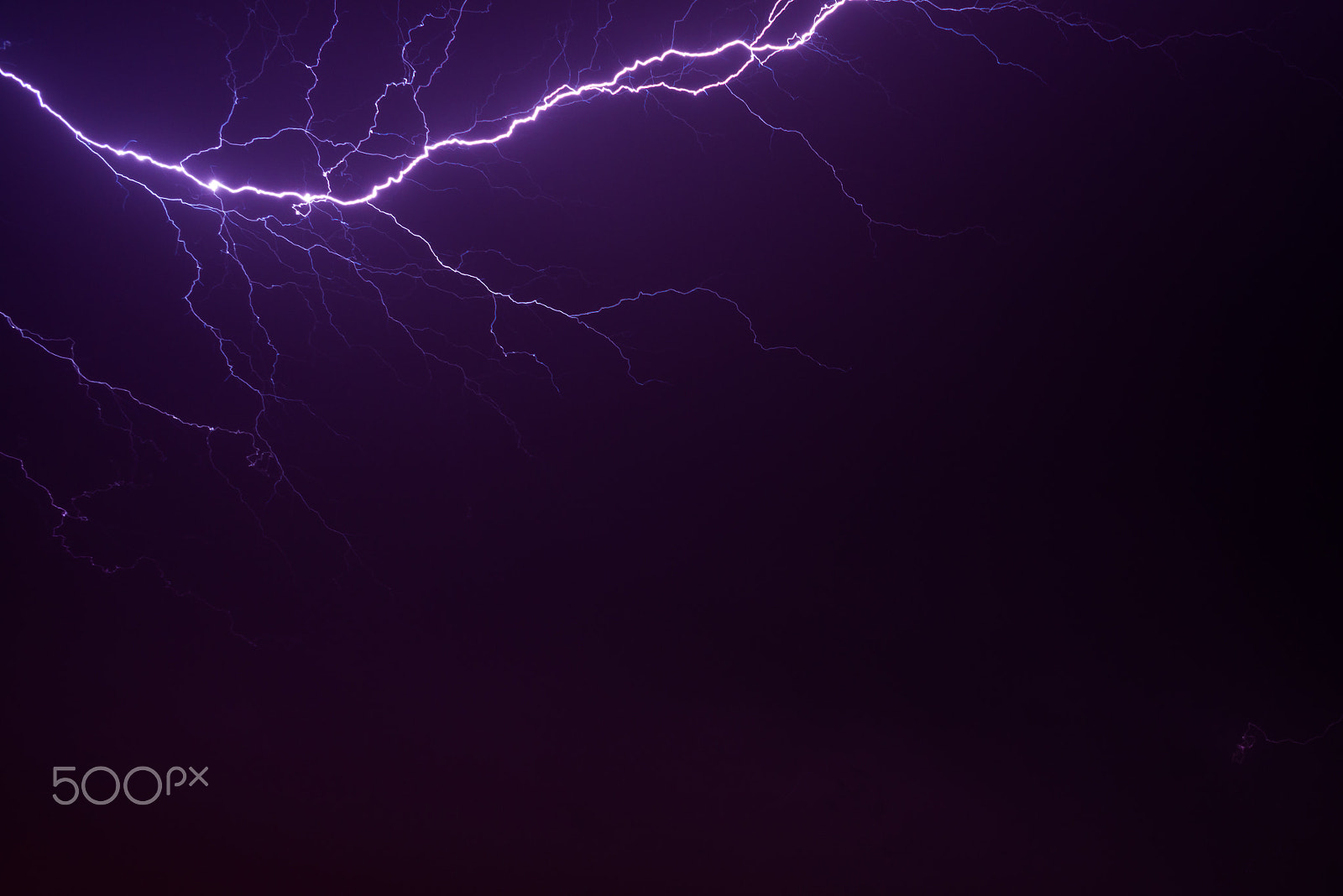Nikon D800 + Nikon AF Nikkor 20mm F2.8D sample photo. A lonely lightning photography