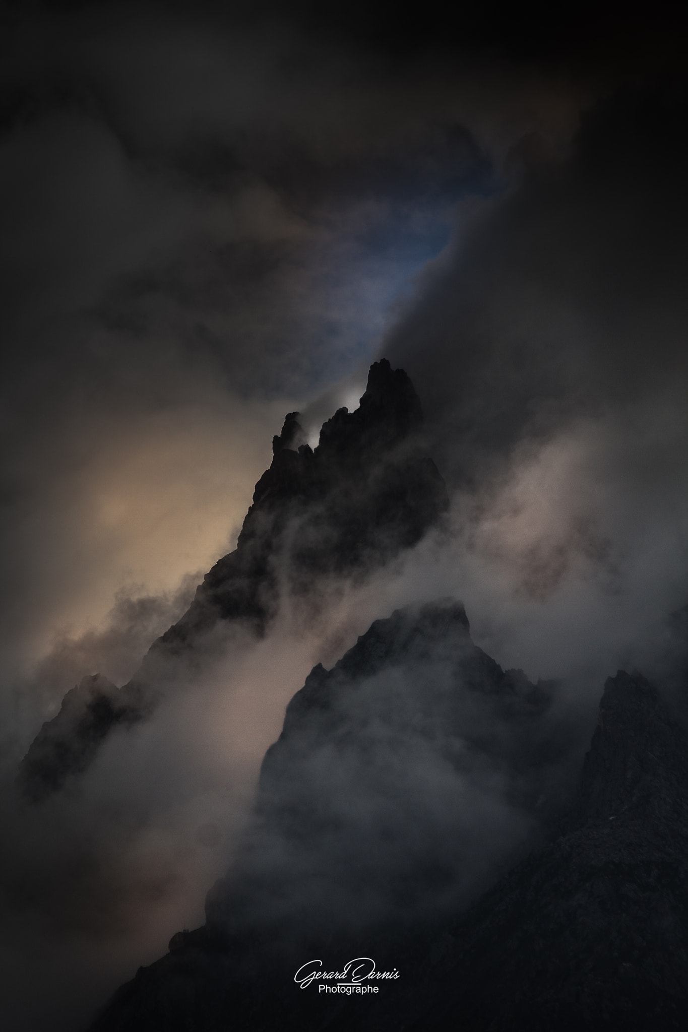 Sigma 70-300mm F4-5.6 APO DG Macro sample photo. The gates of hell or the beginning of the world photography