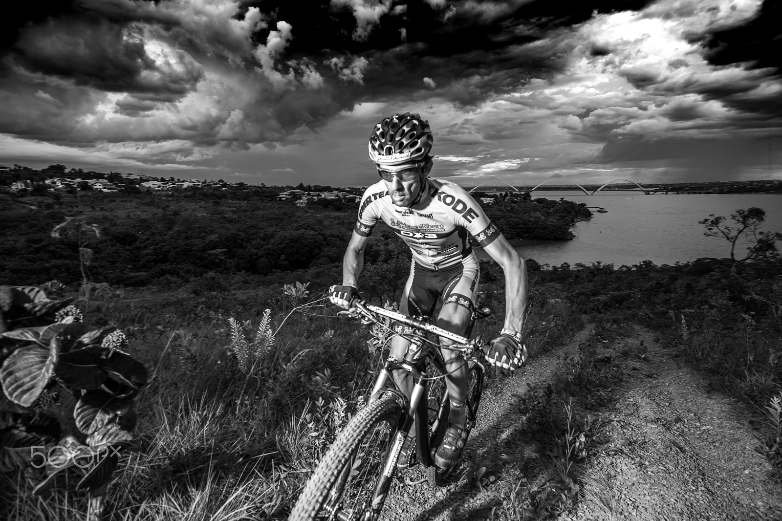 Canon EOS-1Ds Mark III sample photo. Mountain bike light photography