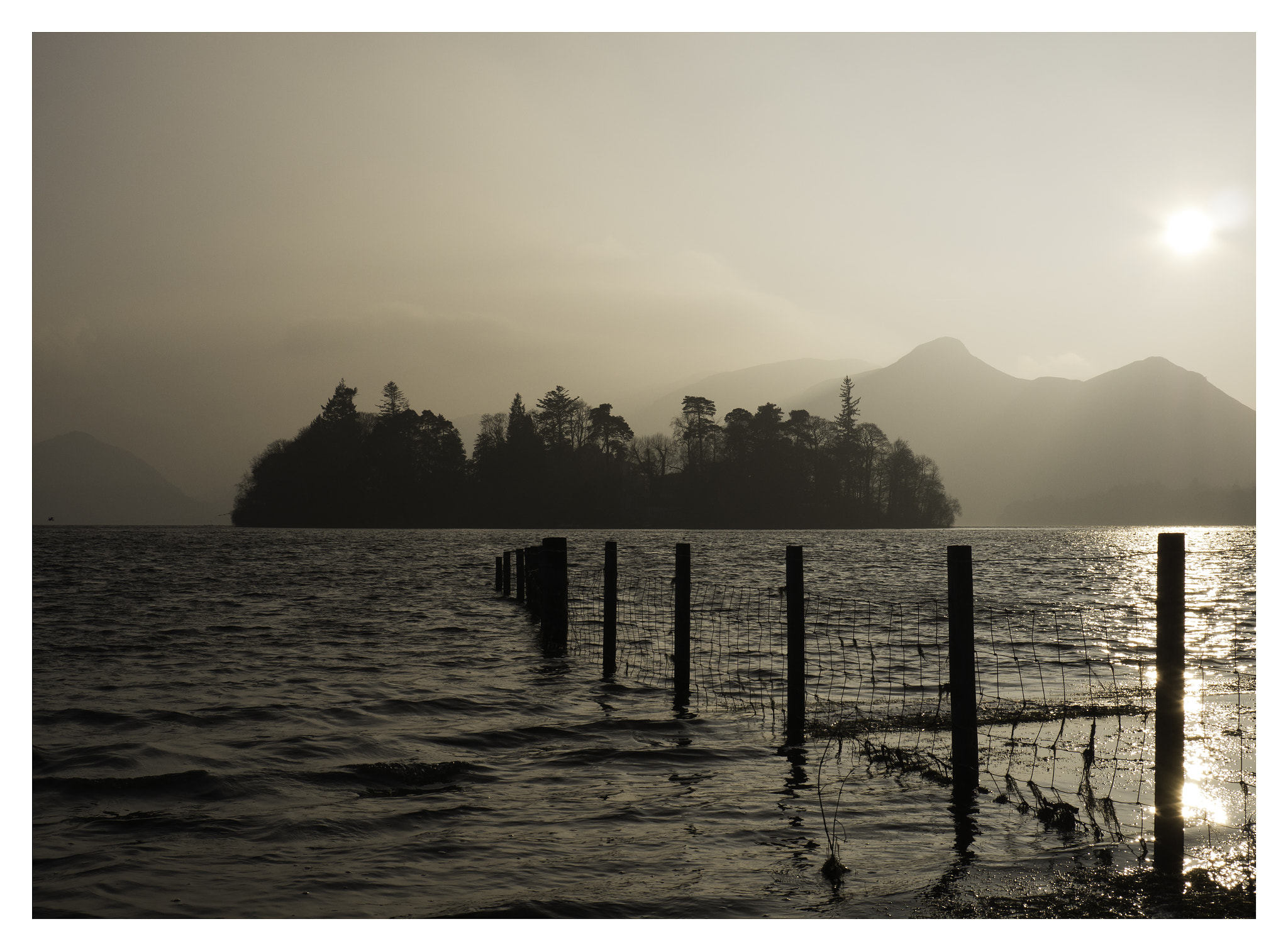 Panasonic Lumix DMC-GX7 sample photo. Fog on derwent water photography