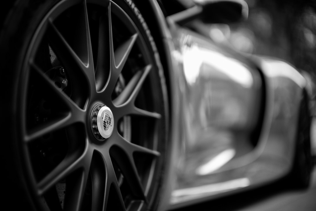 Leica Noctilux-M 50mm F0.95 ASPH sample photo. Porsche 918 spyder, front wheel, bokeh photography