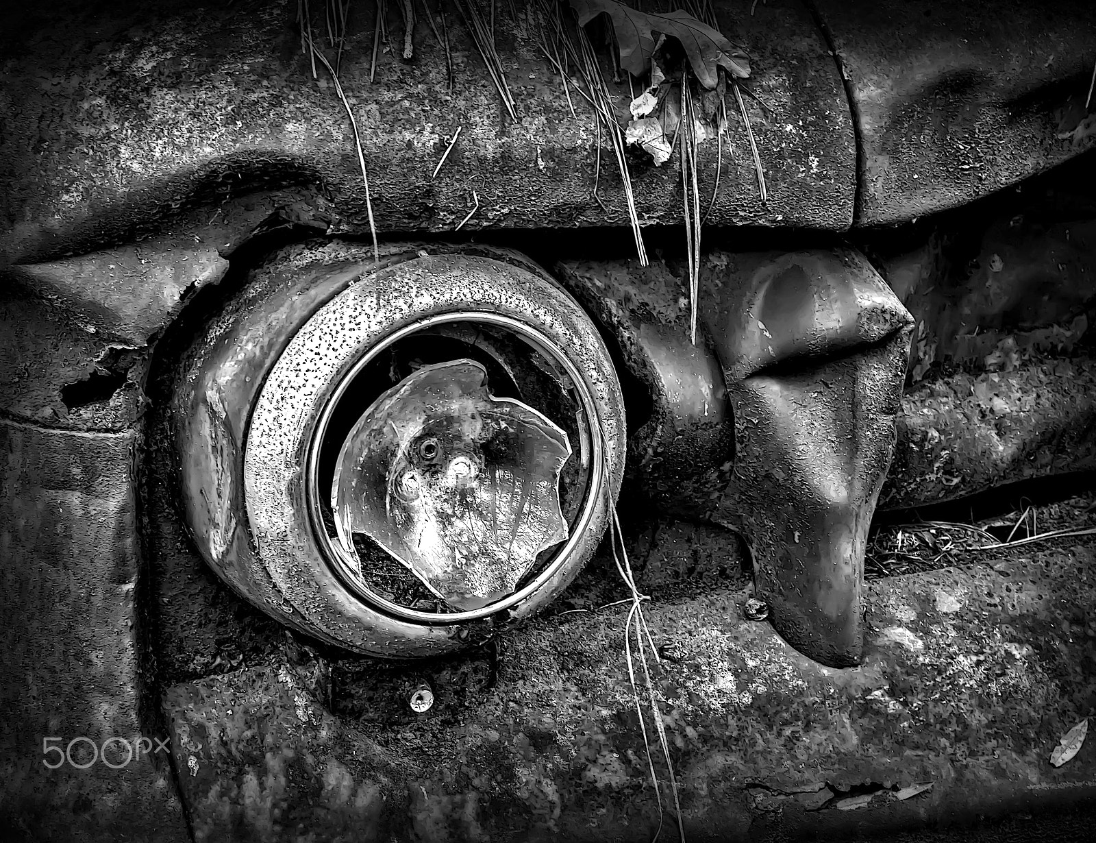 Sony a7R + Sony FE 70-200mm F4 G OSS sample photo. Junkyard 62: headlight photography