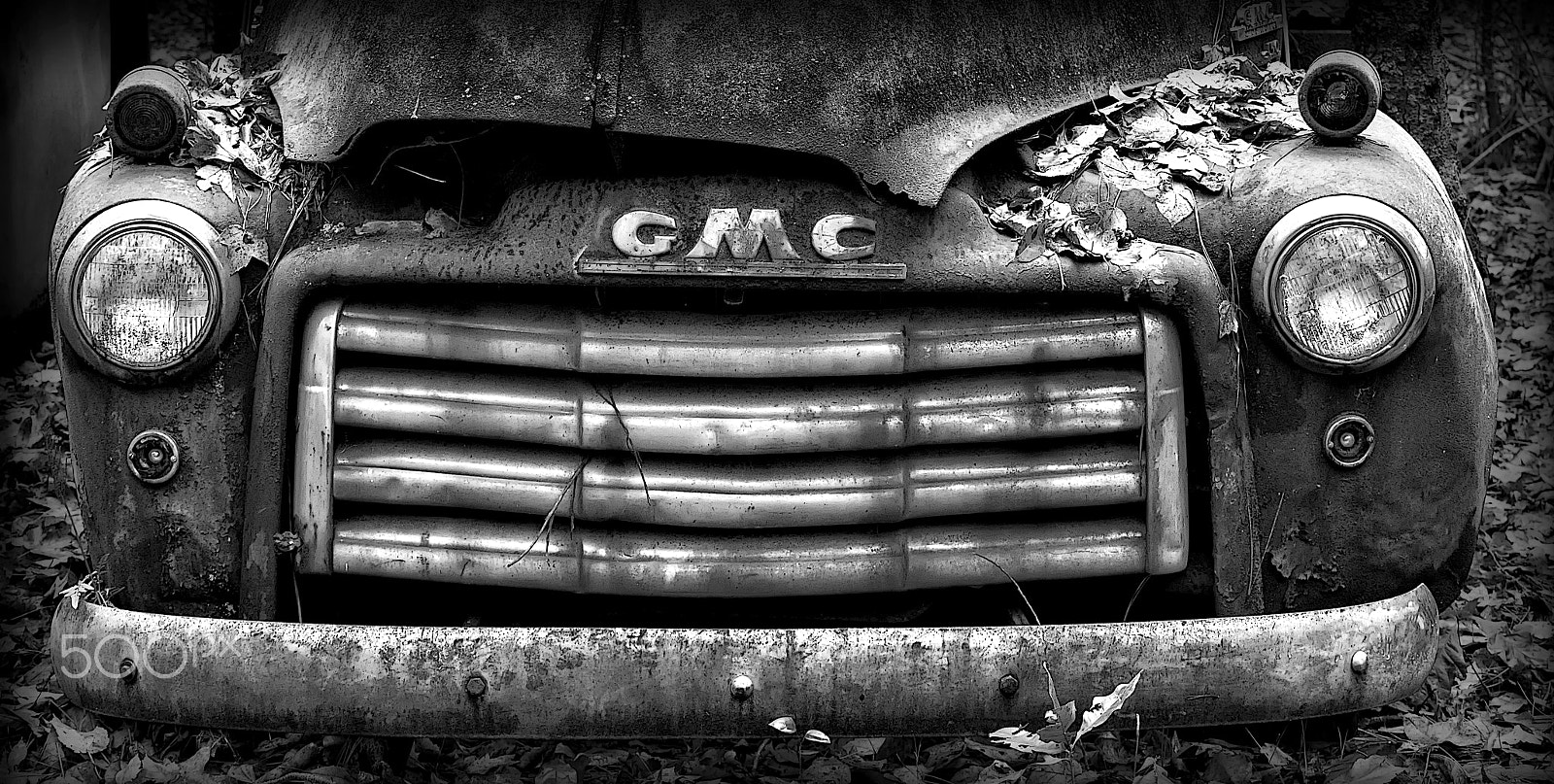 Sony a7R + Sony FE 70-200mm F4 G OSS sample photo. Junkyard 64: g.m.c. pickup truck front end photography