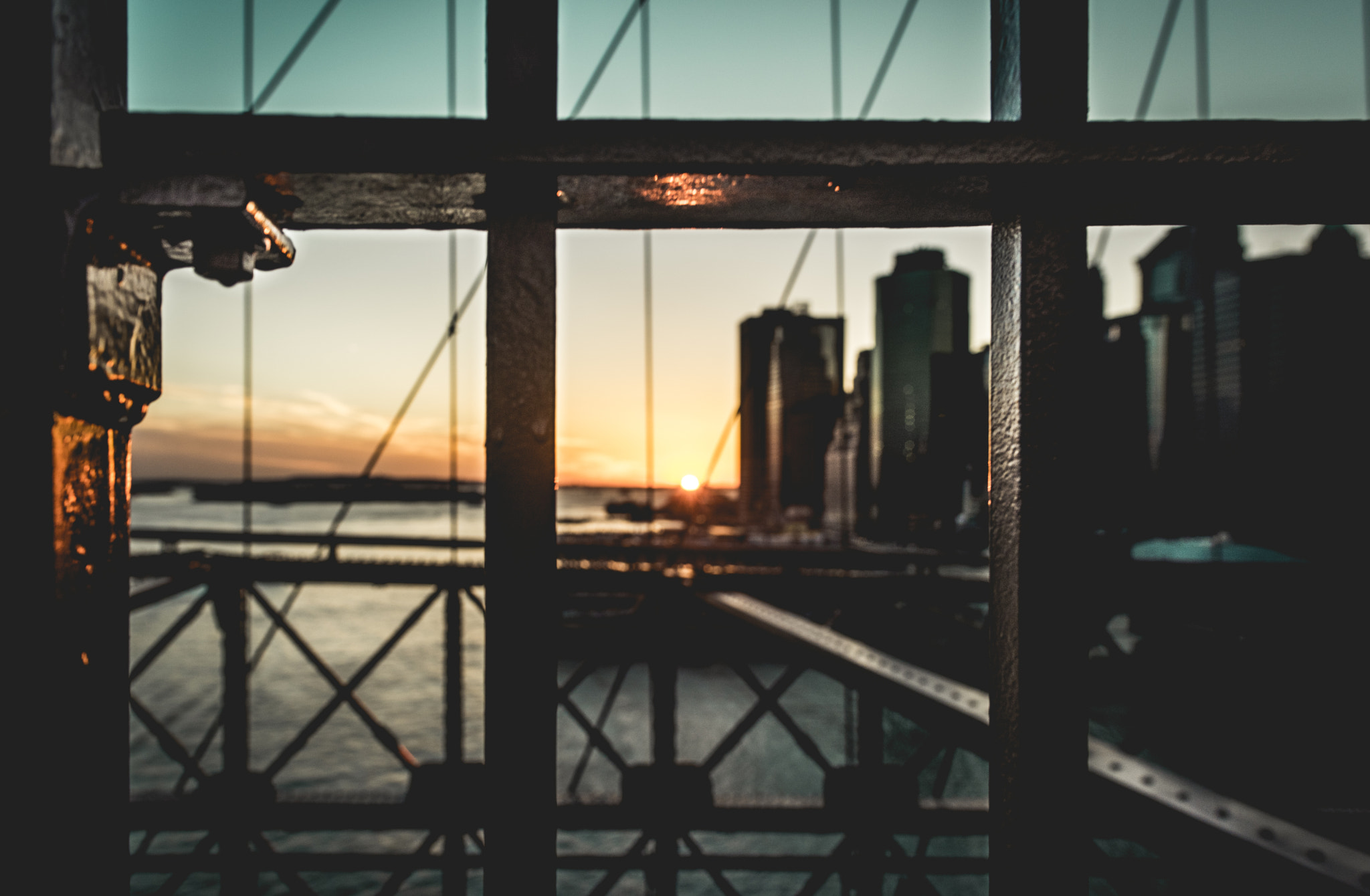 Nikon D810 + Nikon AF-S Nikkor 24mm F1.8G ED sample photo. Nyc through the wire photography
