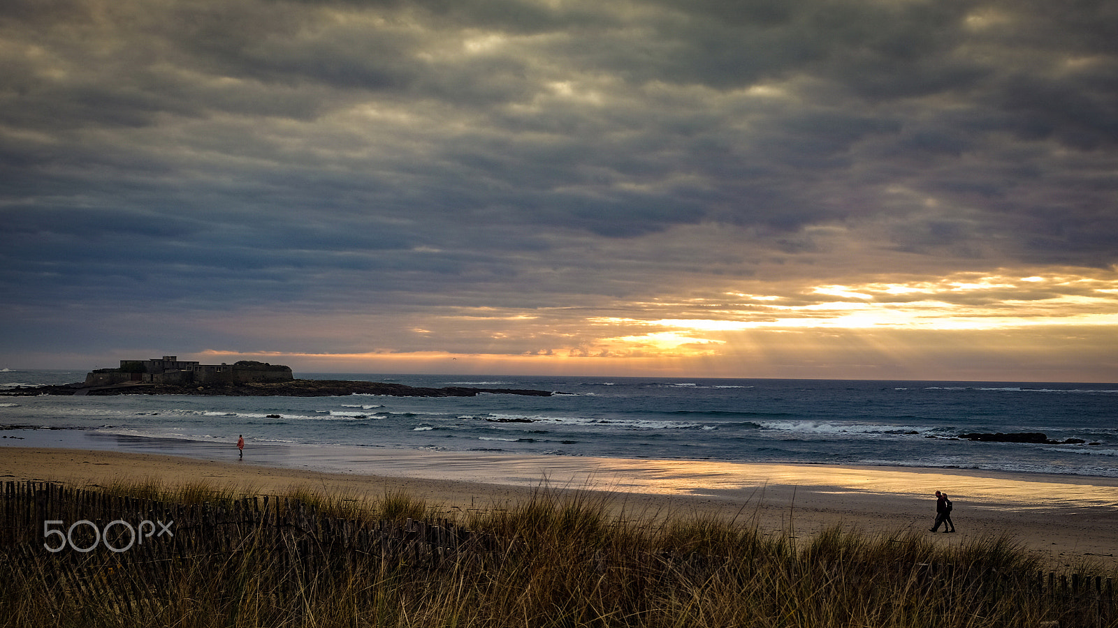 Fujifilm X-T1 + Fujifilm XF 27mm F2.8 sample photo. Threatening sky photography