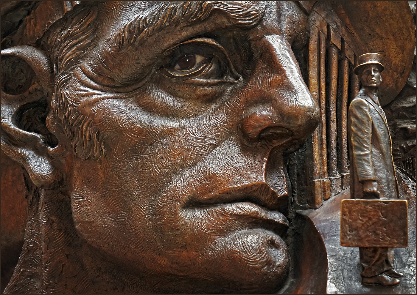 Sony Alpha NEX-C3 + Sony E 18-55mm F3.5-5.6 OSS sample photo. Bronze faces photography