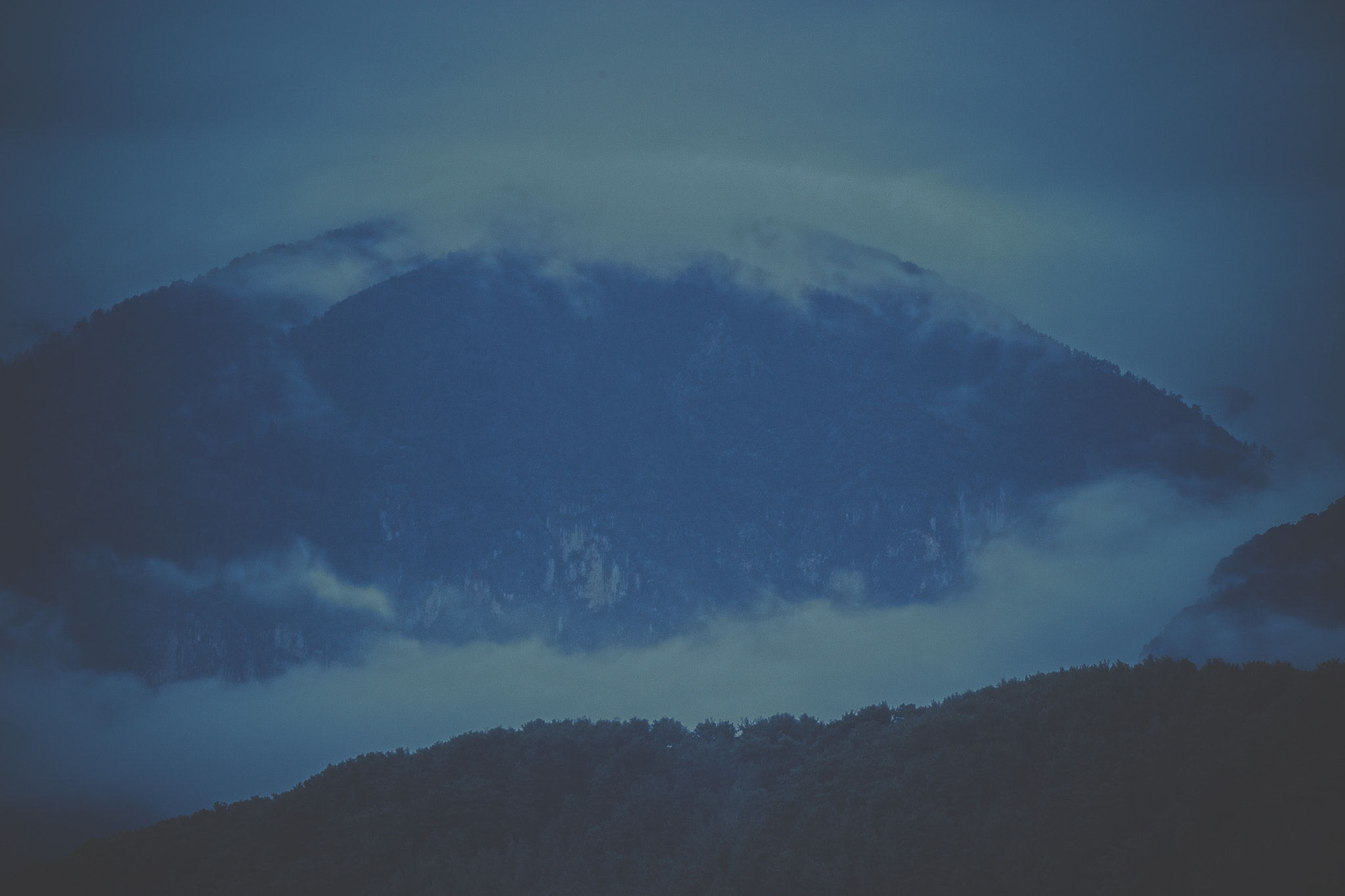 Canon EF-S 55-250mm F4-5.6 IS II sample photo. ~clouds photography