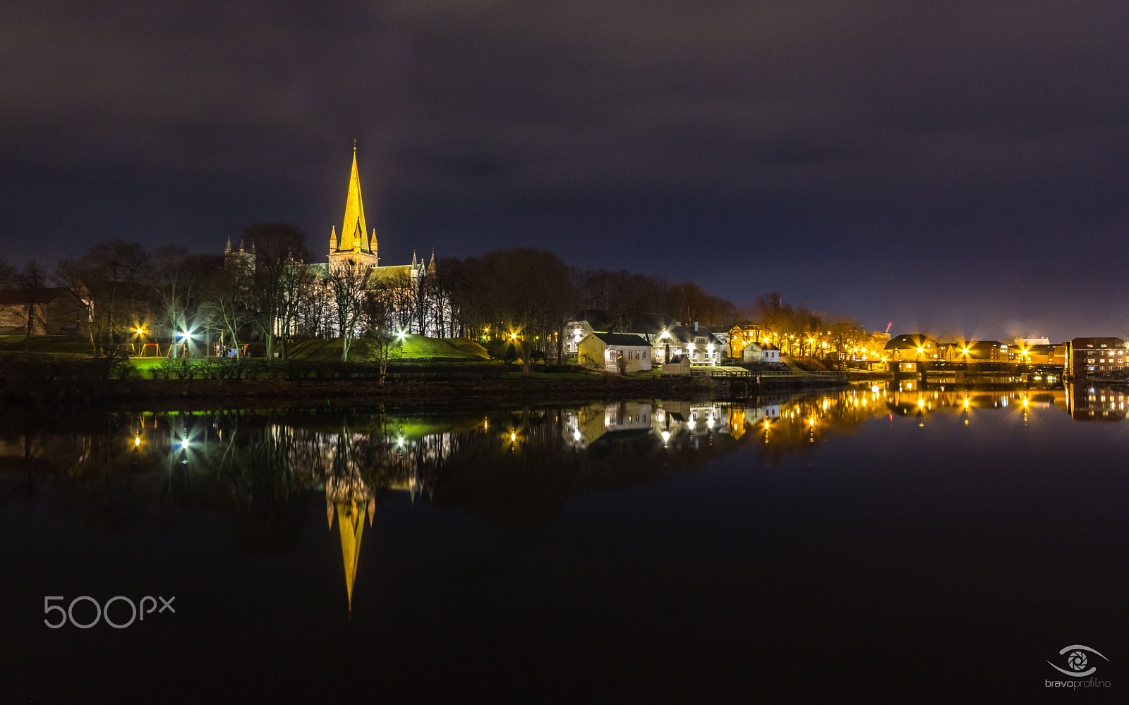 Canon EOS 5D Mark IV + Sigma 12-24mm F4.5-5.6 II DG HSM sample photo. Reflections in the night photography