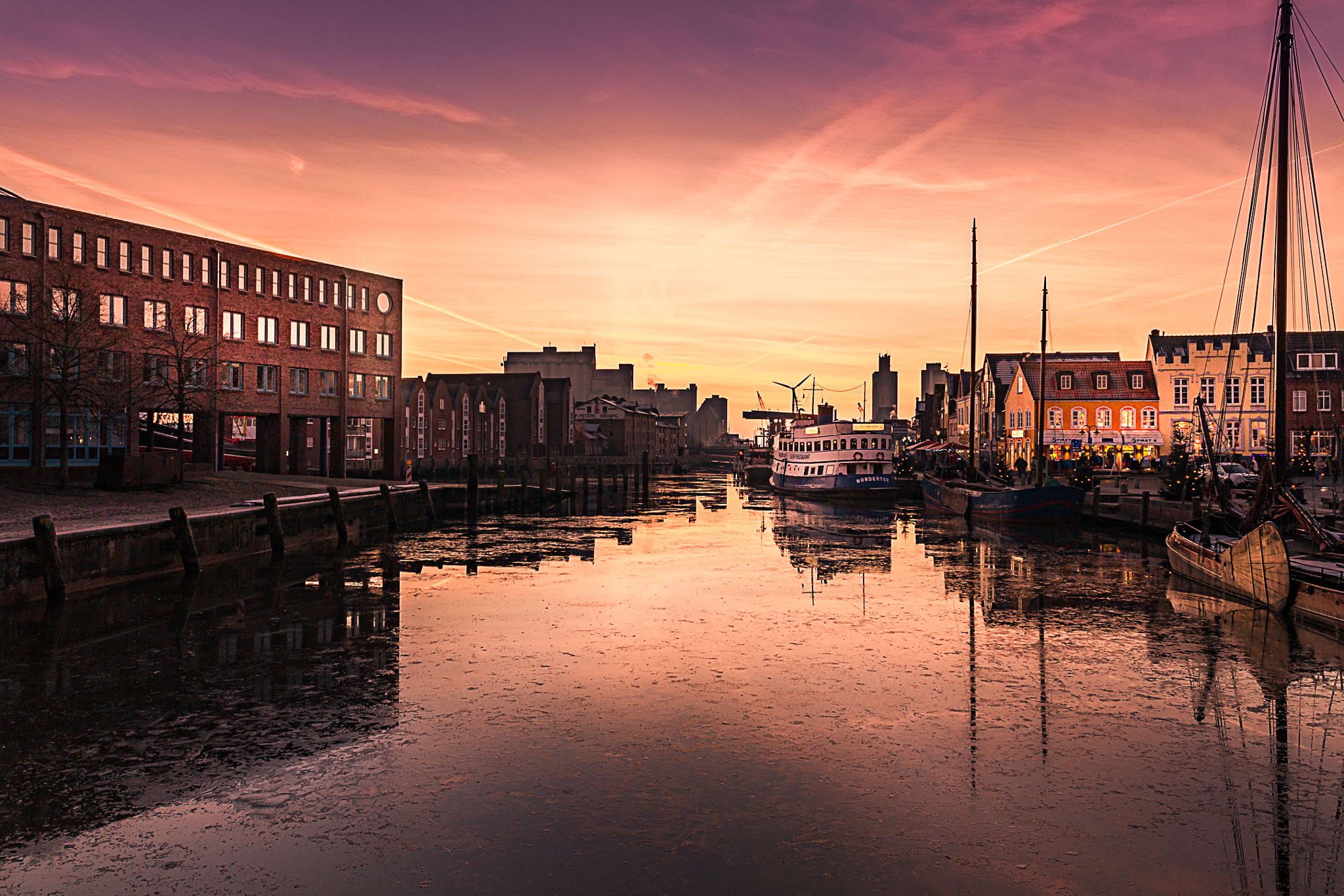 Canon EF-S 18-55mm F3.5-5.6 III sample photo. Sonnenuntergang binnenhafen winterhafen photography