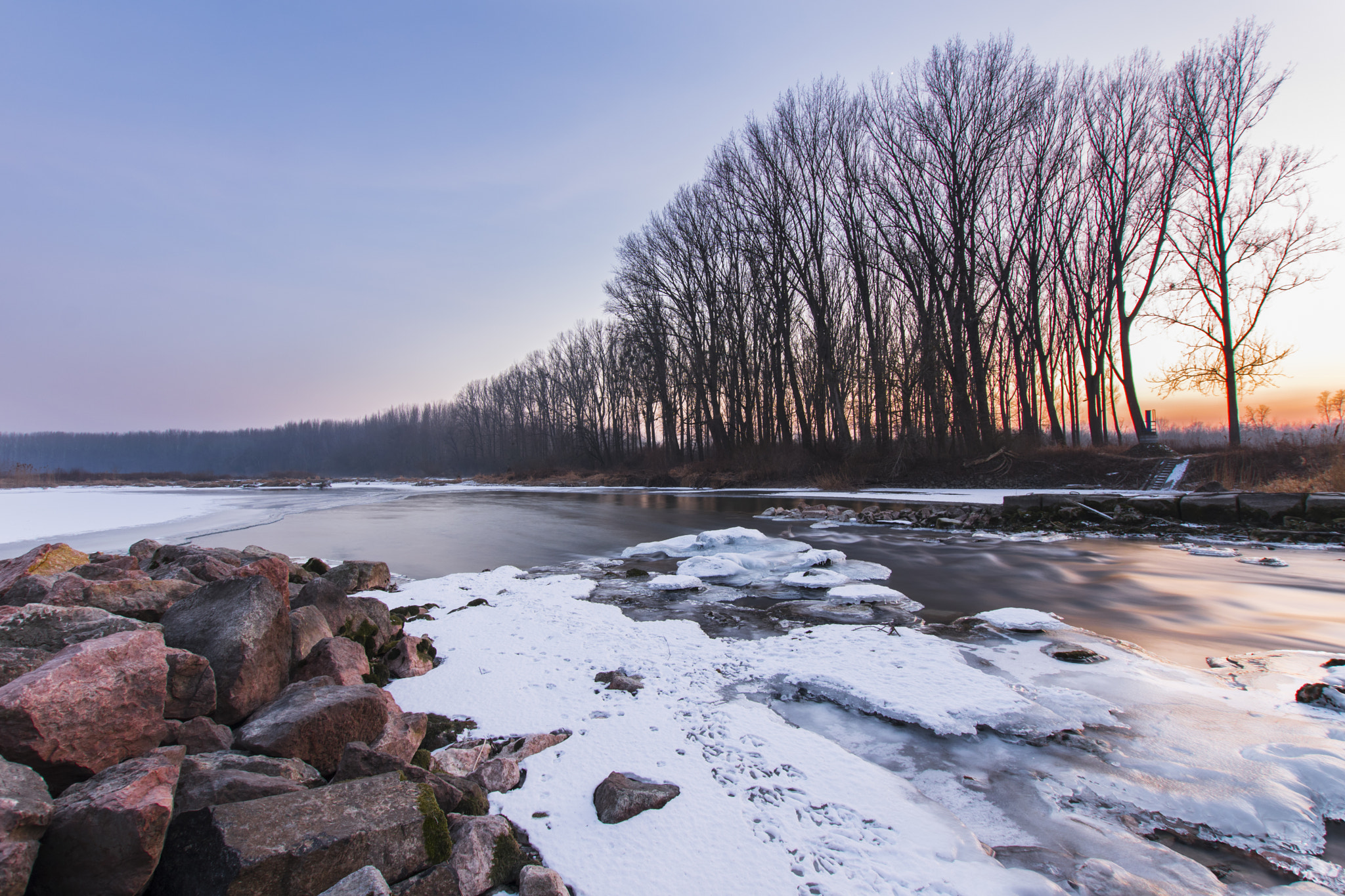 Nikon D3300 + Sigma 10-20mm F3.5 EX DC HSM sample photo. Icy river at sunset photography