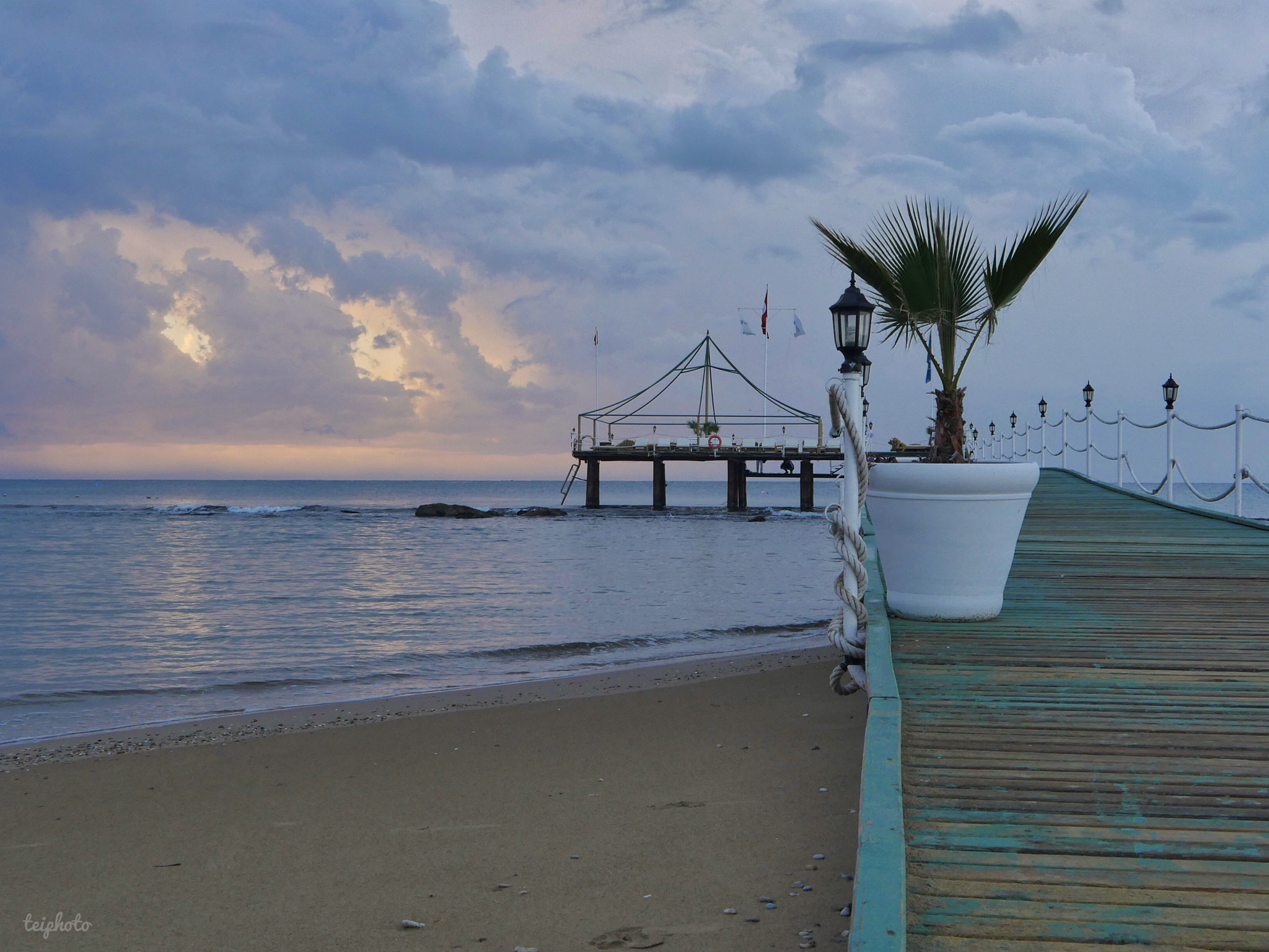 Panasonic Lumix DMC-GH4 + LUMIX G 25/F1.7 sample photo. Strand photography