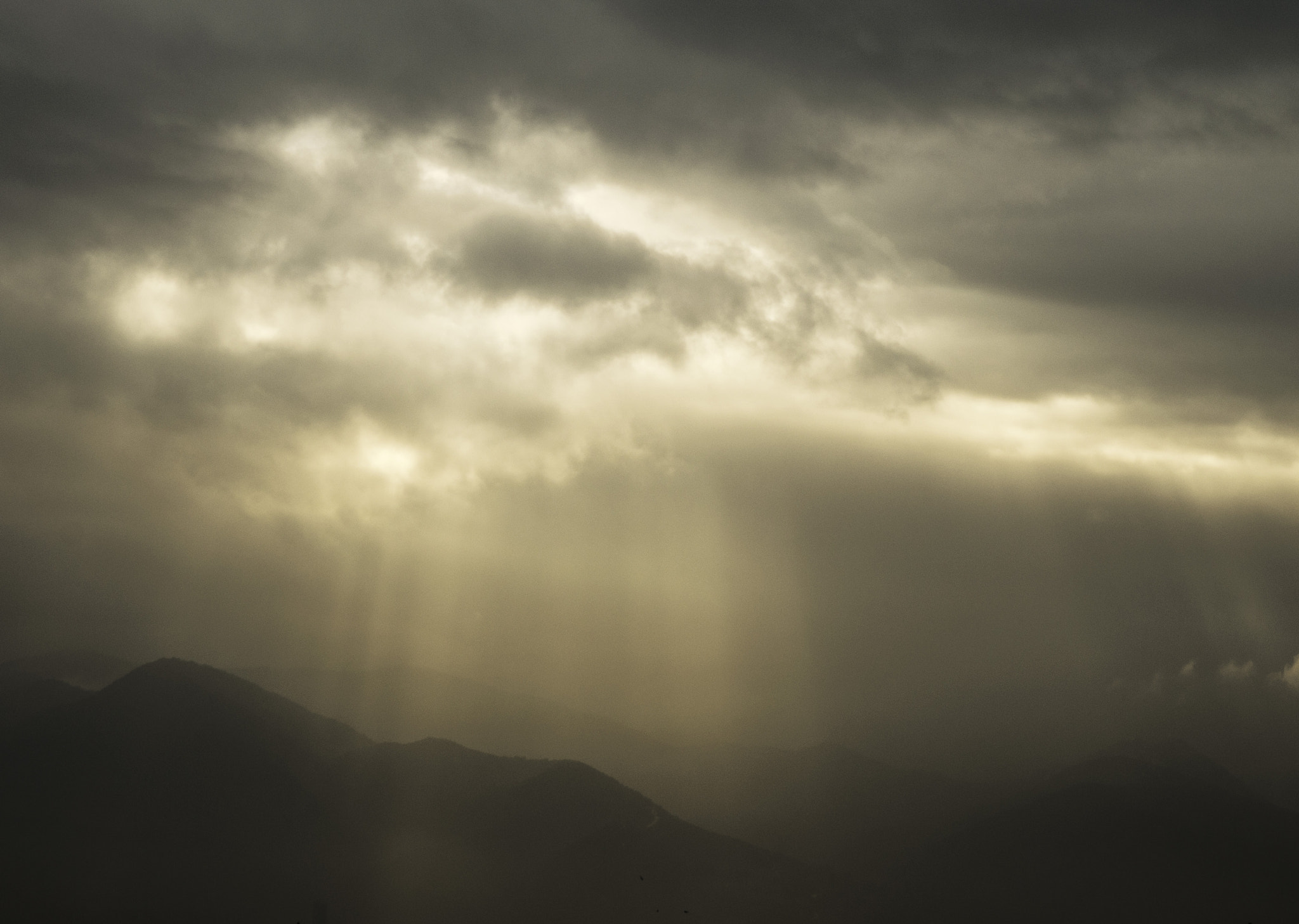 Sigma 17-70mm F2.8-4 DC Macro OS HSM sample photo. Cloud&sun beams photography