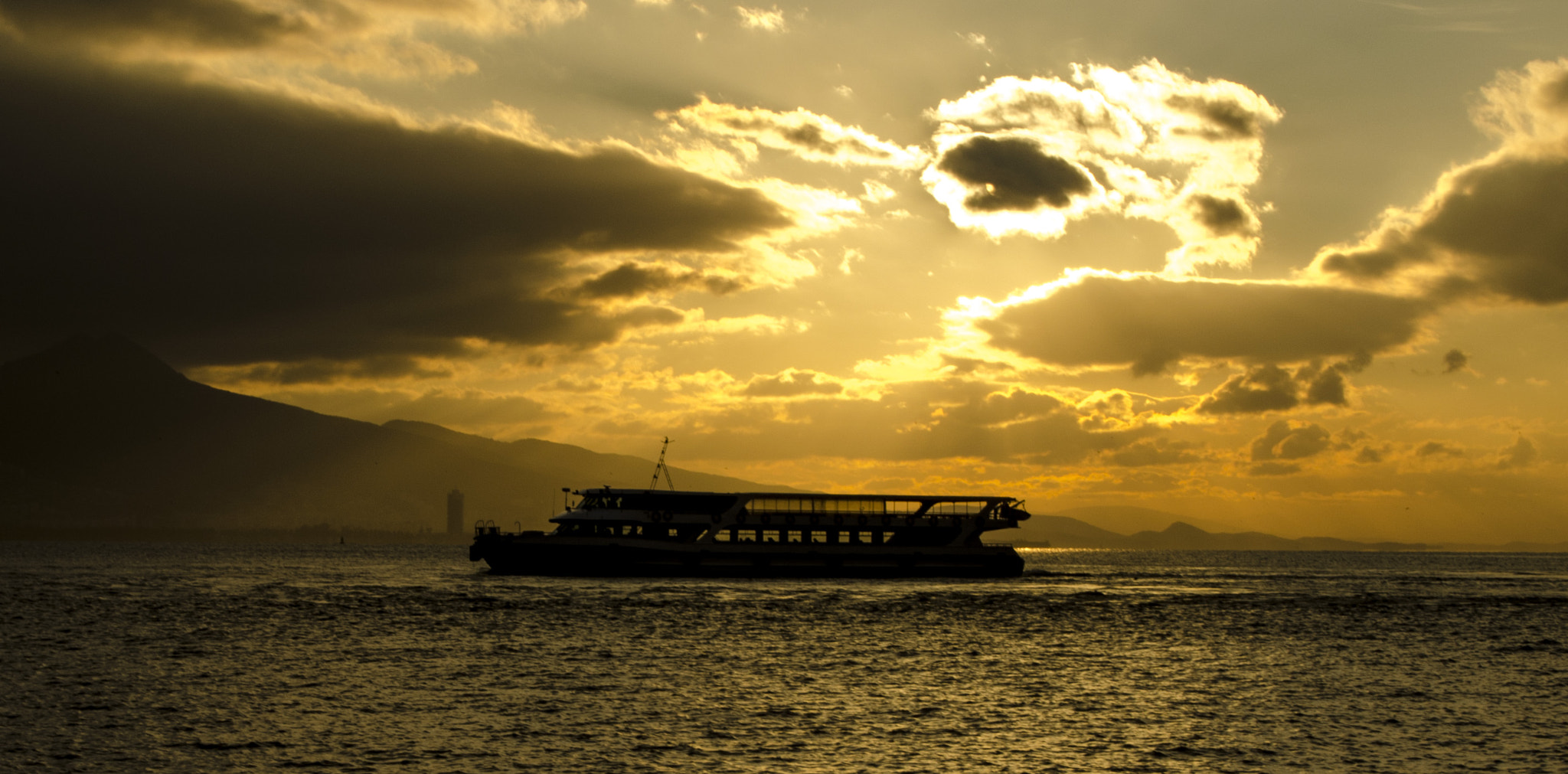 Sigma 17-70mm F2.8-4 DC Macro OS HSM sample photo. The boat at the sunset photography