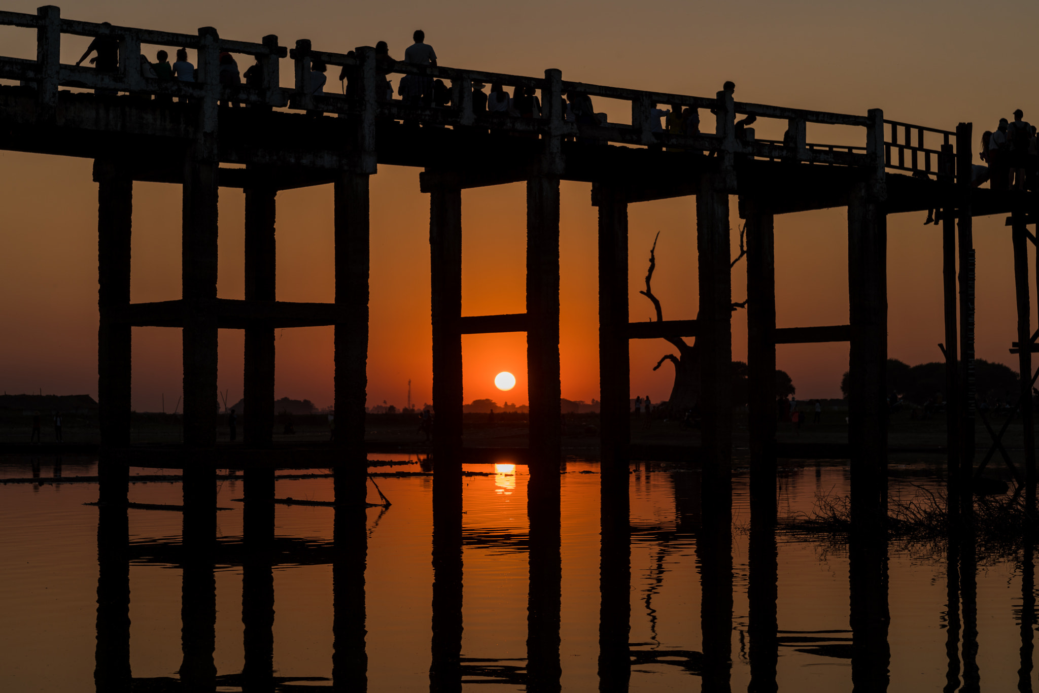 Sony a99 II + Sony Vario-Sonnar T* 24-70mm F2.8 ZA SSM II sample photo. Birmania u-bein bridge sunset photography