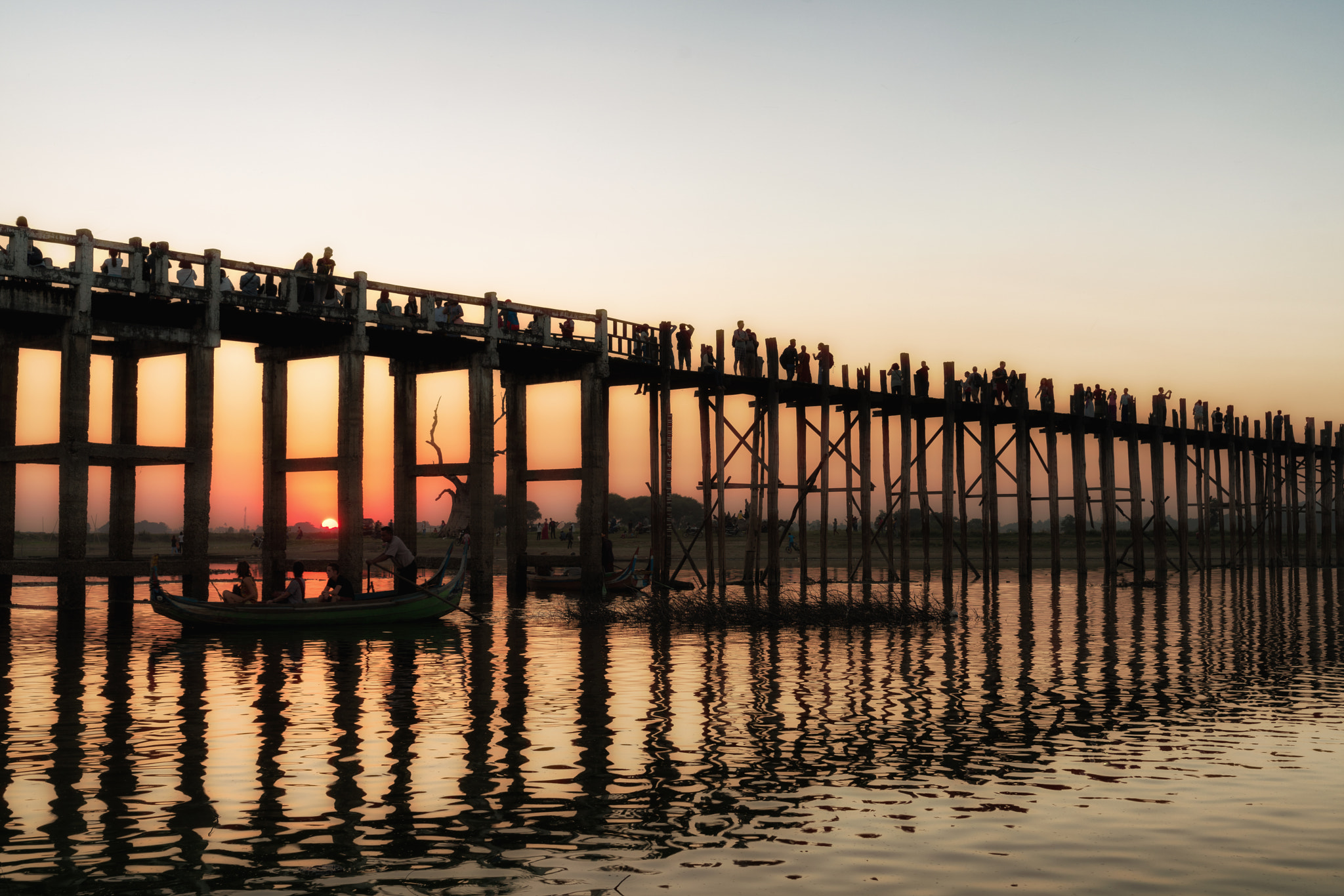 Sony a99 II + Sony Vario-Sonnar T* 24-70mm F2.8 ZA SSM II sample photo. Birmania u-bein bridge sunset photography