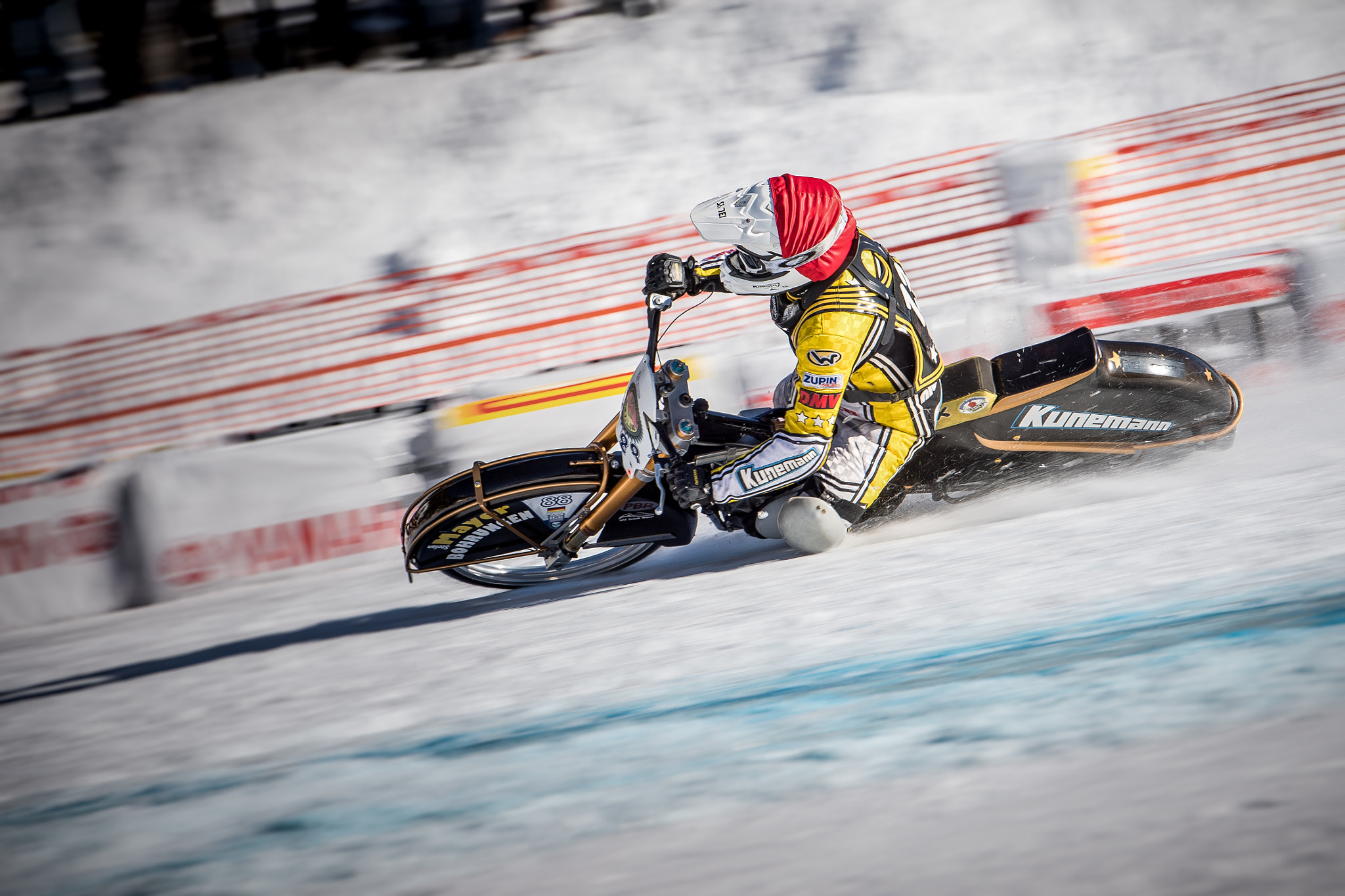 Nikon D5 sample photo. Knee down photography