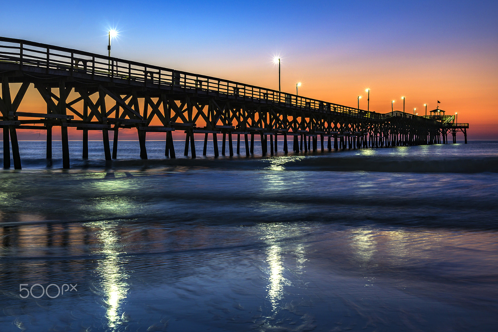 Sony a6000 + Sony Vario-Tessar T* FE 16-35mm F4 ZA OSS sample photo. Cherry grove pier on christmas morning photography