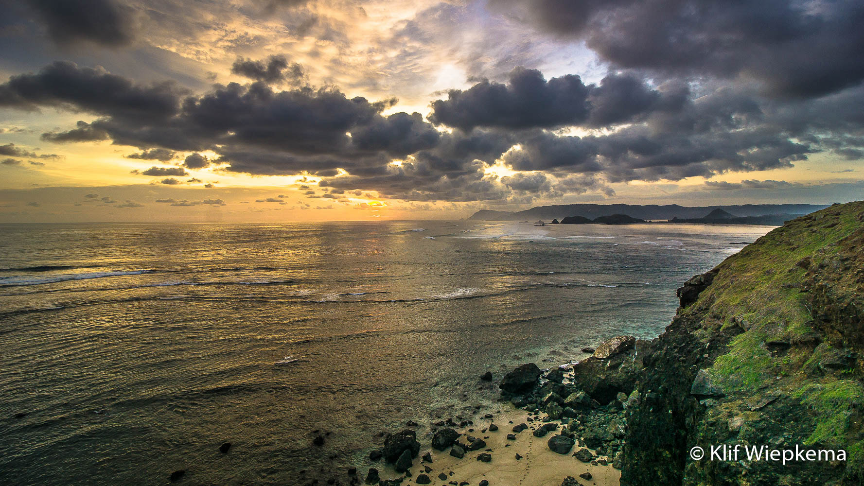 Sony a6000 + Sony DT 50mm F1.8 SAM sample photo. Beautiful sunset in lombok photography