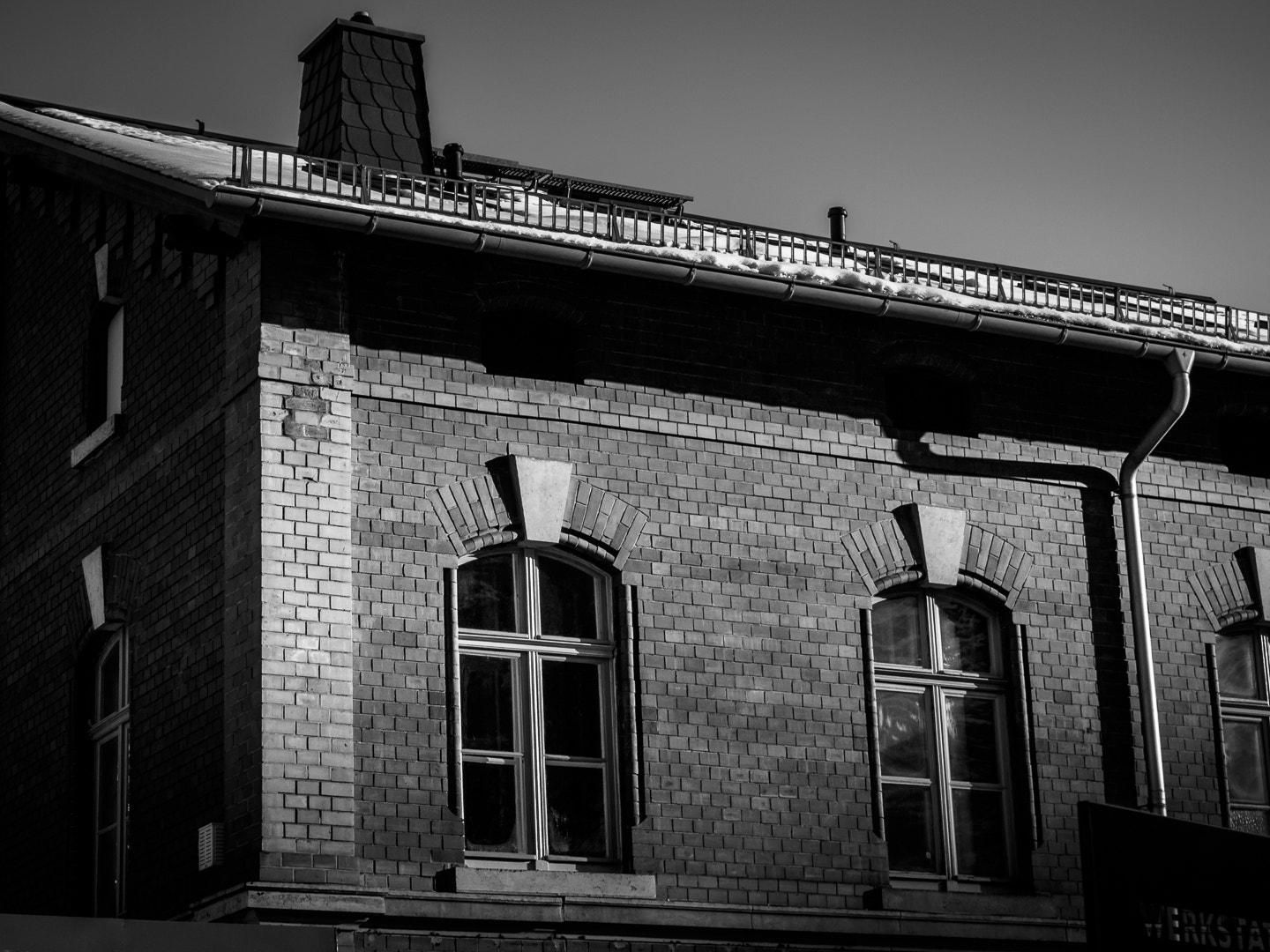 Olympus PEN E-PL3 sample photo. House in the light photography