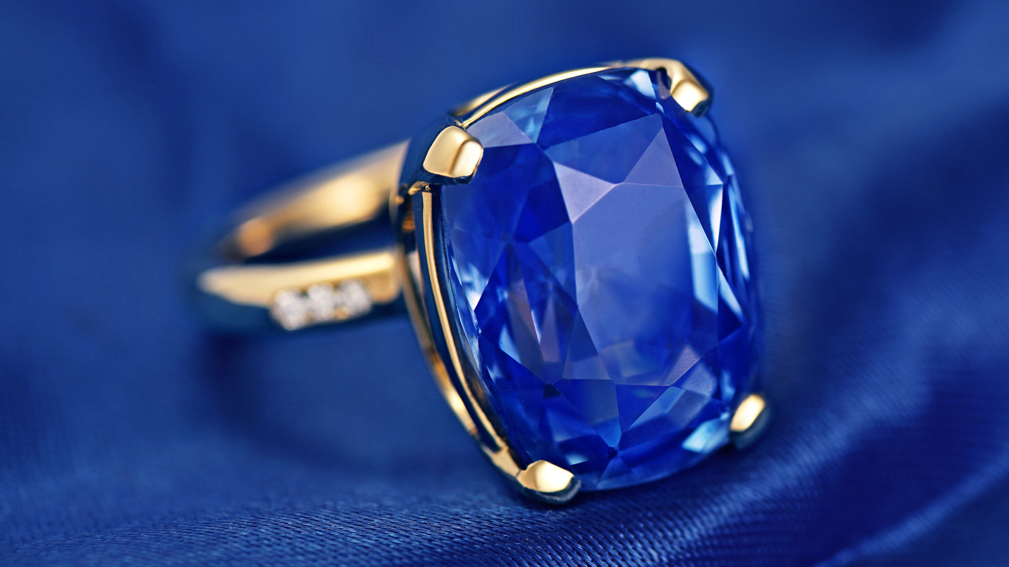 Sony a7R II + Sony DT 50mm F1.8 SAM sample photo. 14ct sapphire dress ring photography