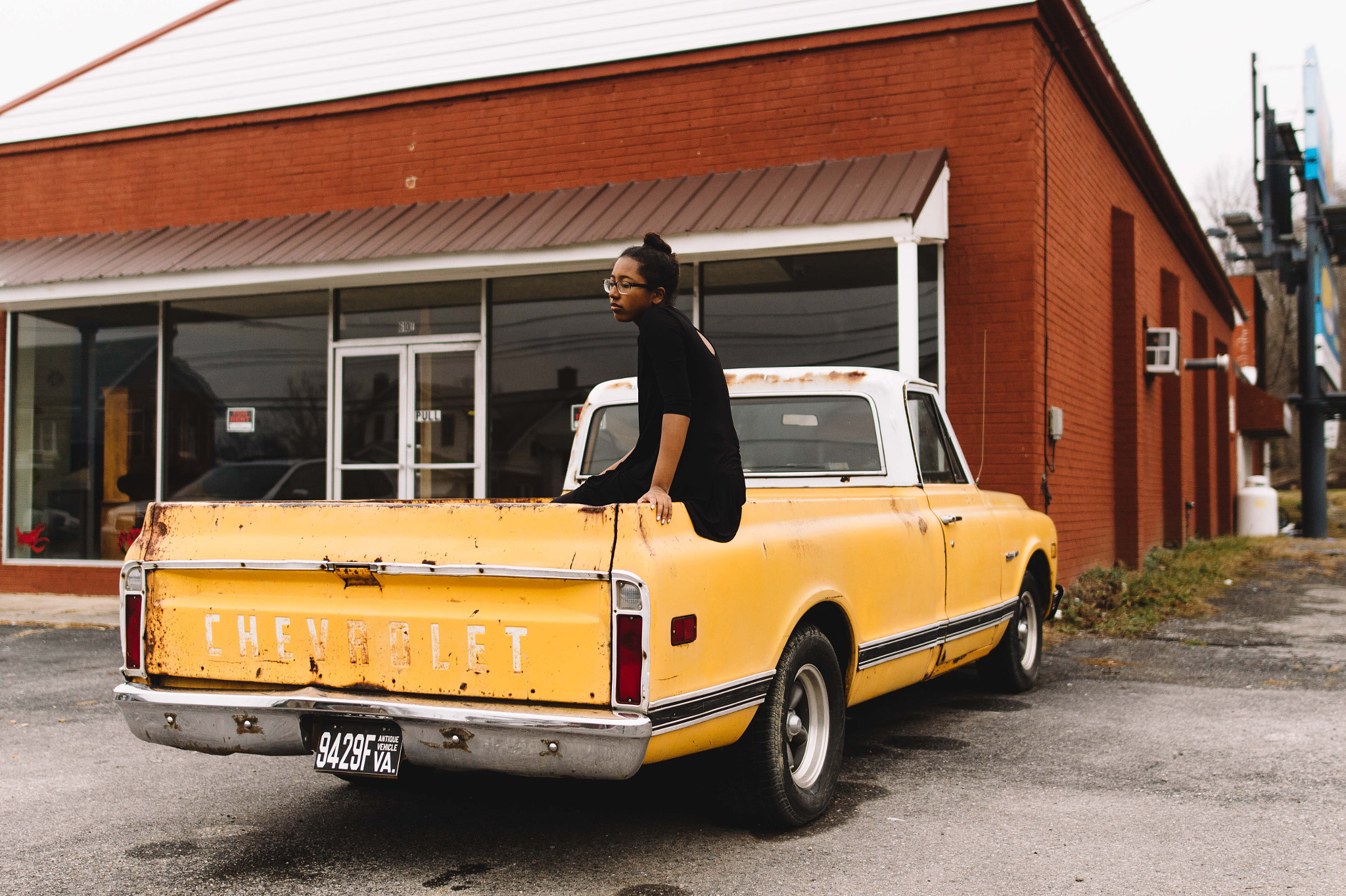 Sigma 24mm F1.4 DG HSM Art sample photo. Yellow truck photography