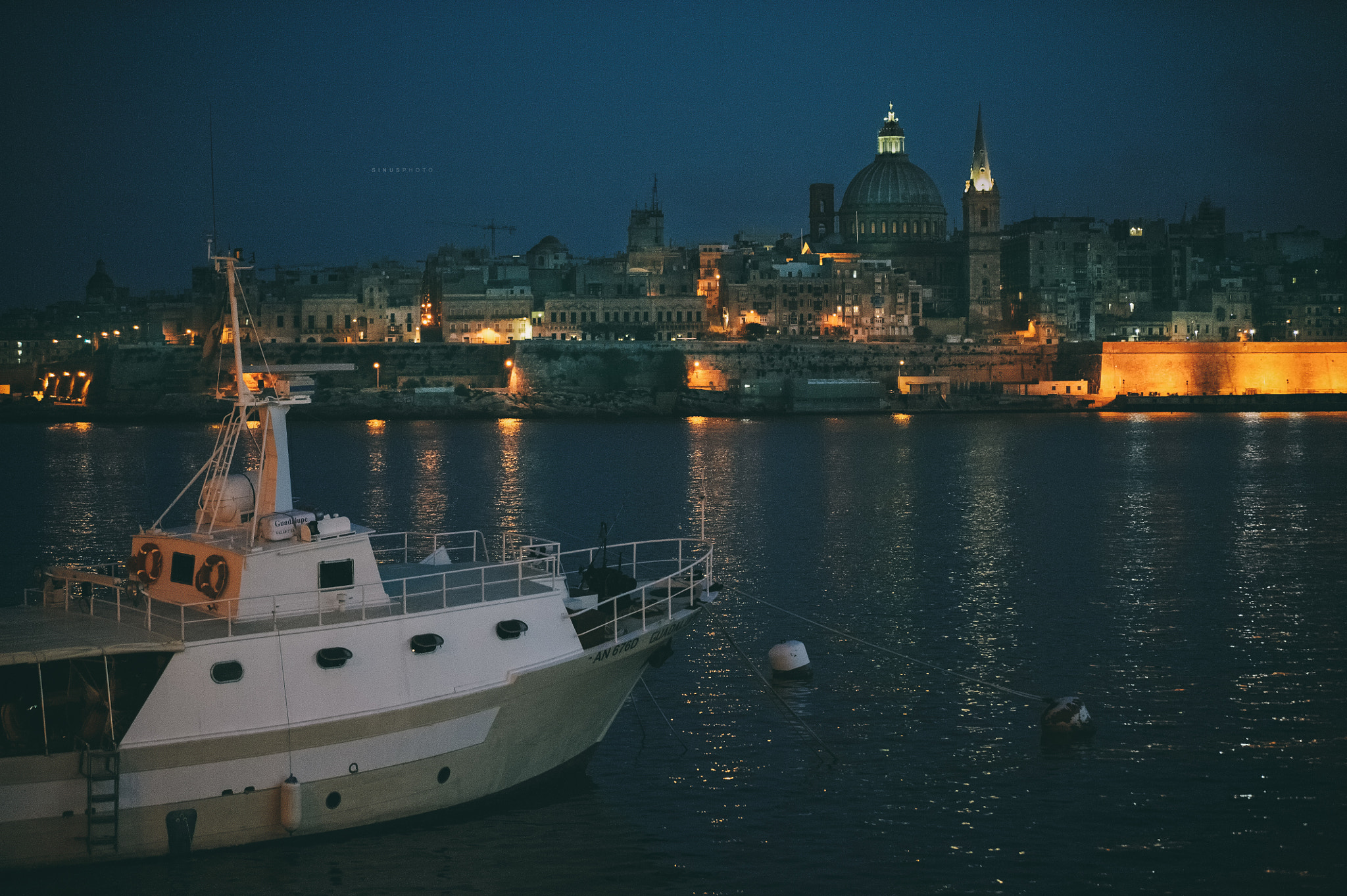 Nikon D700 + Sigma 70-200mm F2.8 EX DG OS HSM sample photo. Valletta by night photography