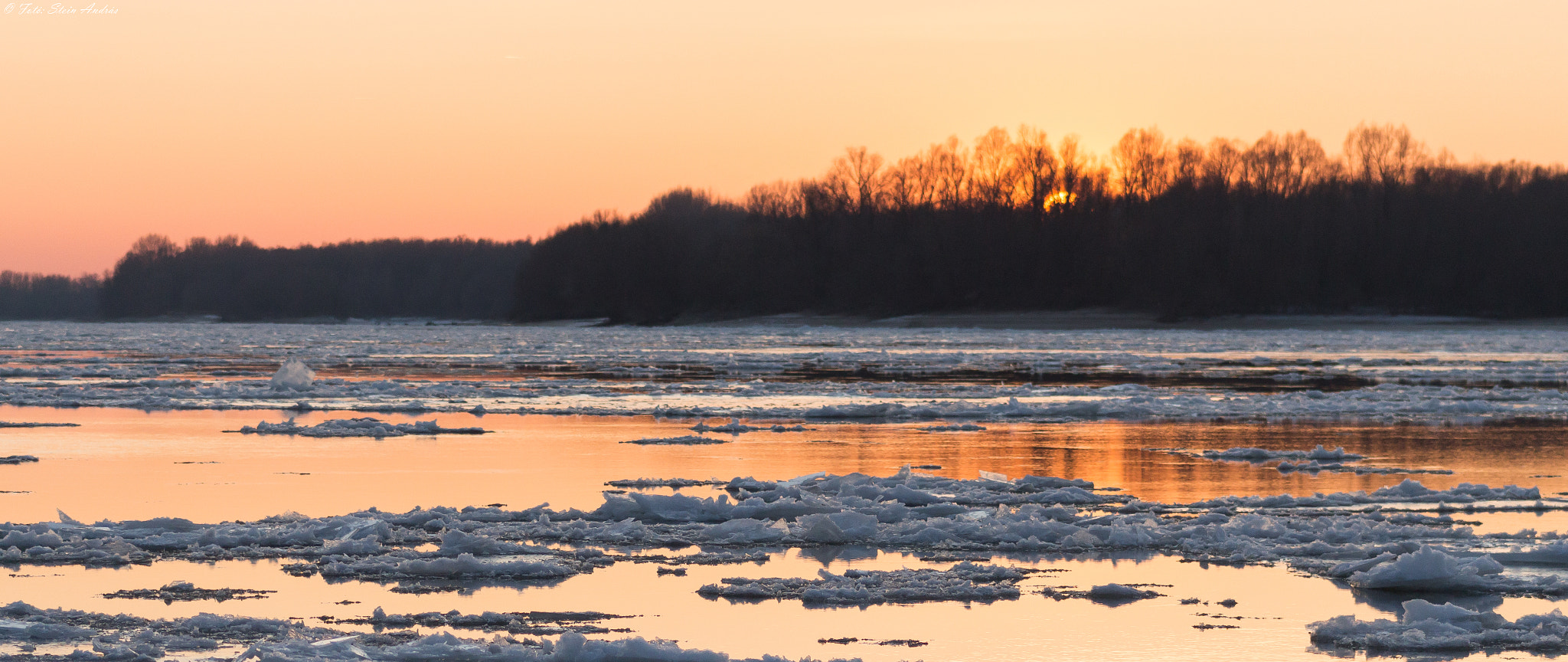 Canon EOS 700D (EOS Rebel T5i / EOS Kiss X7i) + EF75-300mm f/4-5.6 sample photo. Danube in winter photography