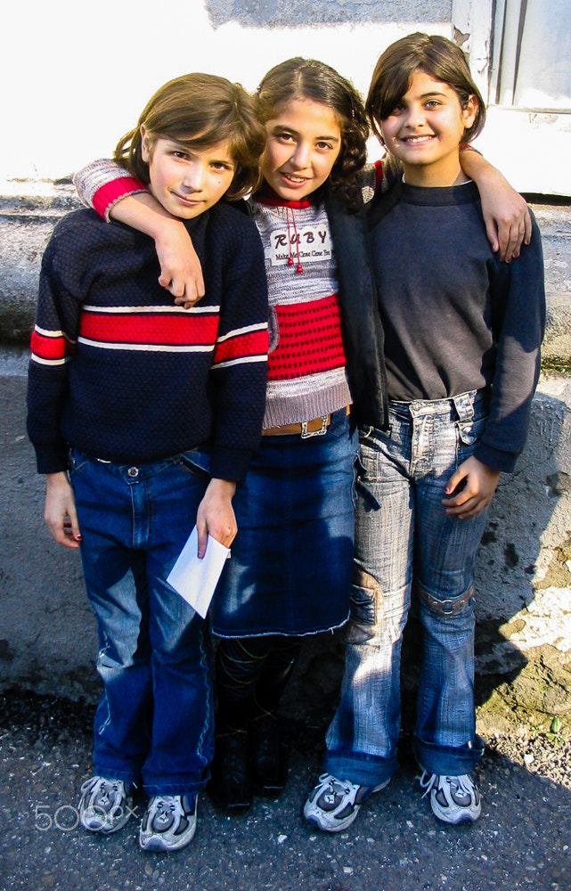 Canon POWERSHOT A70 sample photo. Three telavi girls, years ago photography