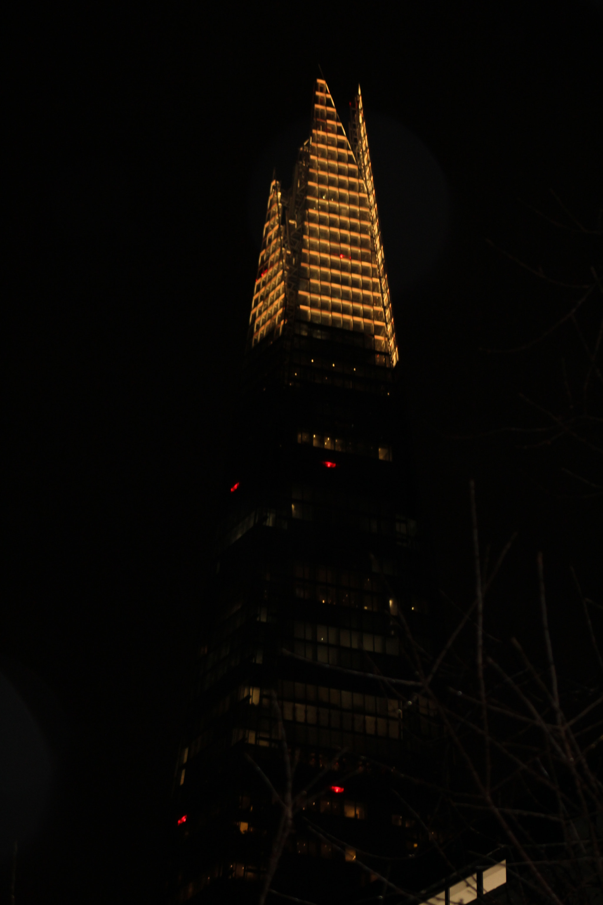 Canon EF 75-300mm f/4-5.6 USM sample photo. Shard at night. photography