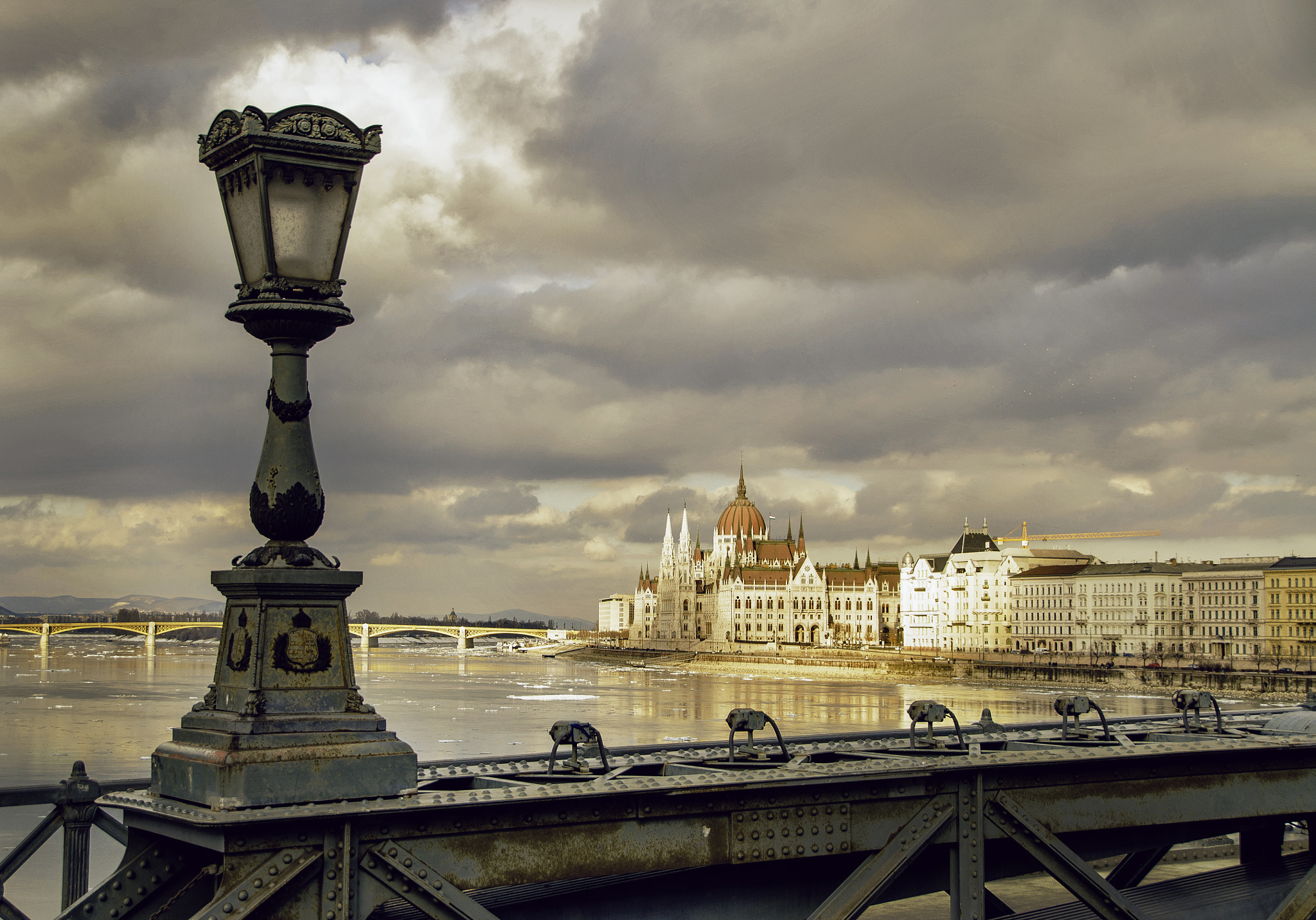 Nikon D5100 + Sigma 18-250mm F3.5-6.3 DC OS HSM sample photo. Budapest photography