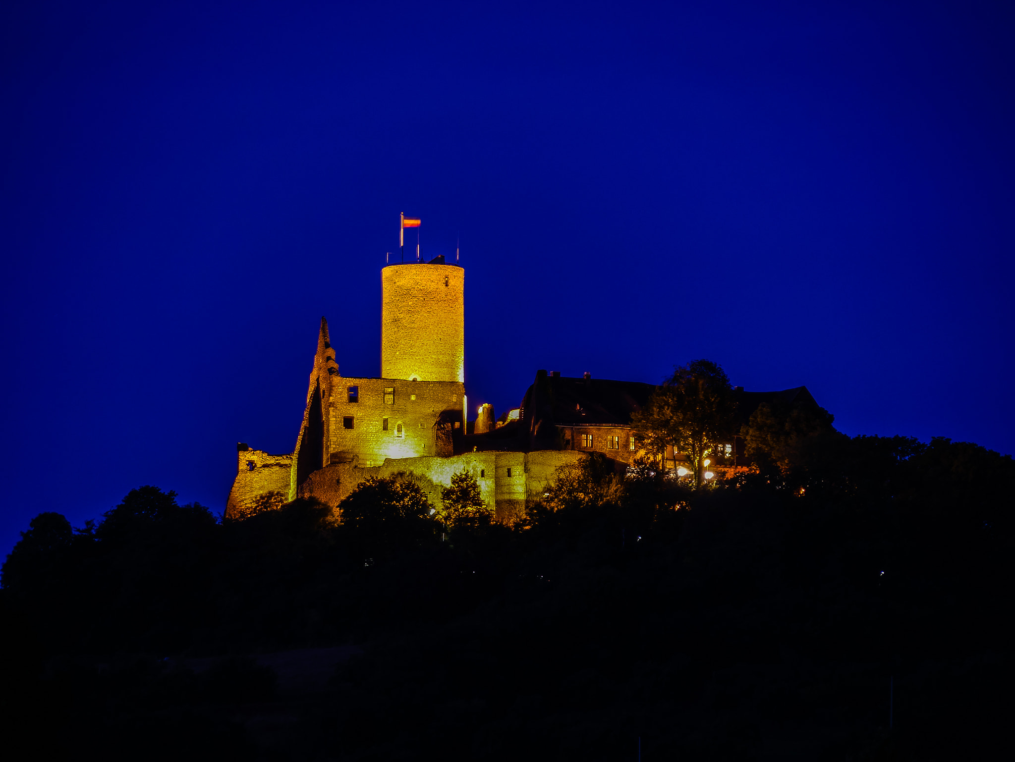 Panasonic DMC-G70 + Panasonic Lumix G Vario 14-140mm F3.5-5.6 ASPH Power O.I.S sample photo. Blue hour photography